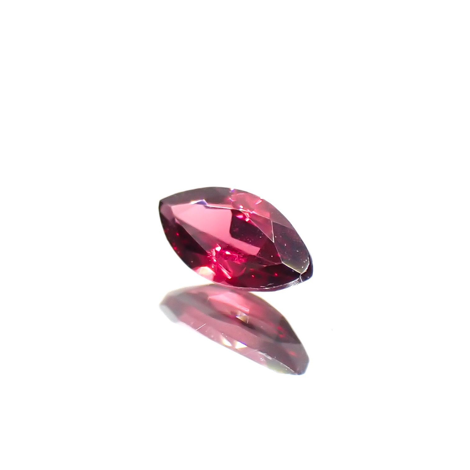 レッドスピネル(宝石名レッド・スピネル)タンザニア産 0.15ct 識別済[231023861]5x2.6mm前後