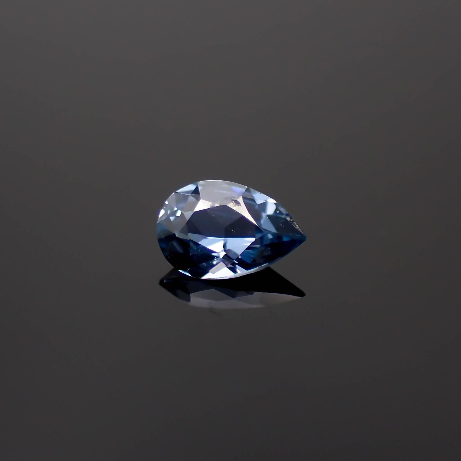 コバルトブルースピネル(宝石名ブルー・スピネル)タンザニア産 0.184ct ソ付(日独)[230622549]4.76x3.2mm前後