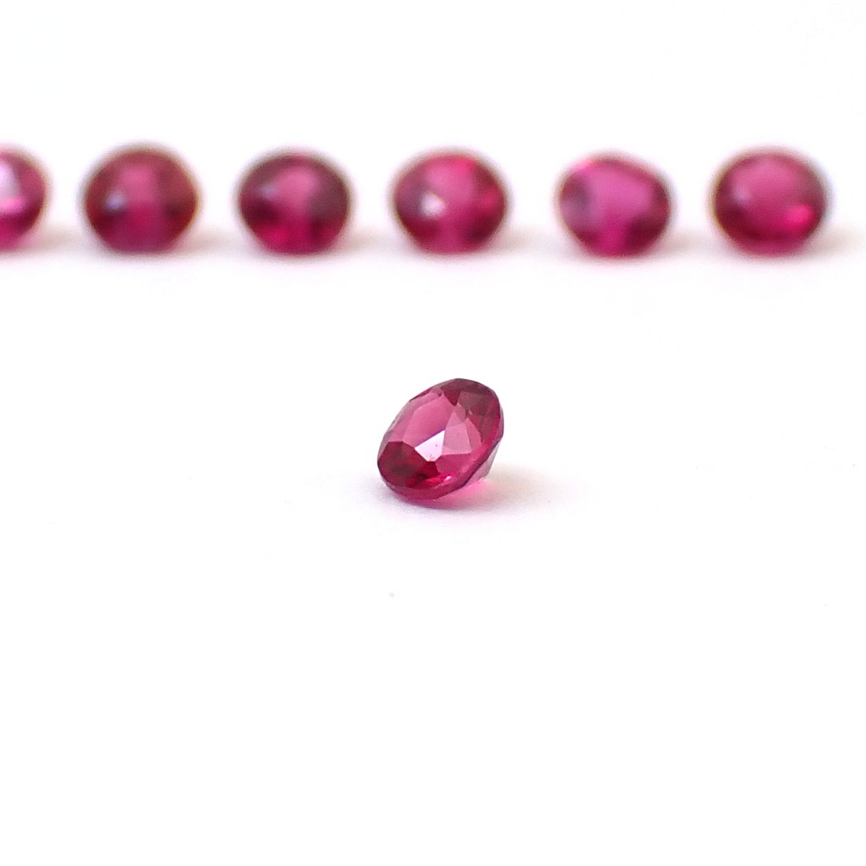 ルビー 7個セット タイ/モザンビーク産 0.39ct(7pcs合計) / 2.2x2.2mm前後 [260532282]