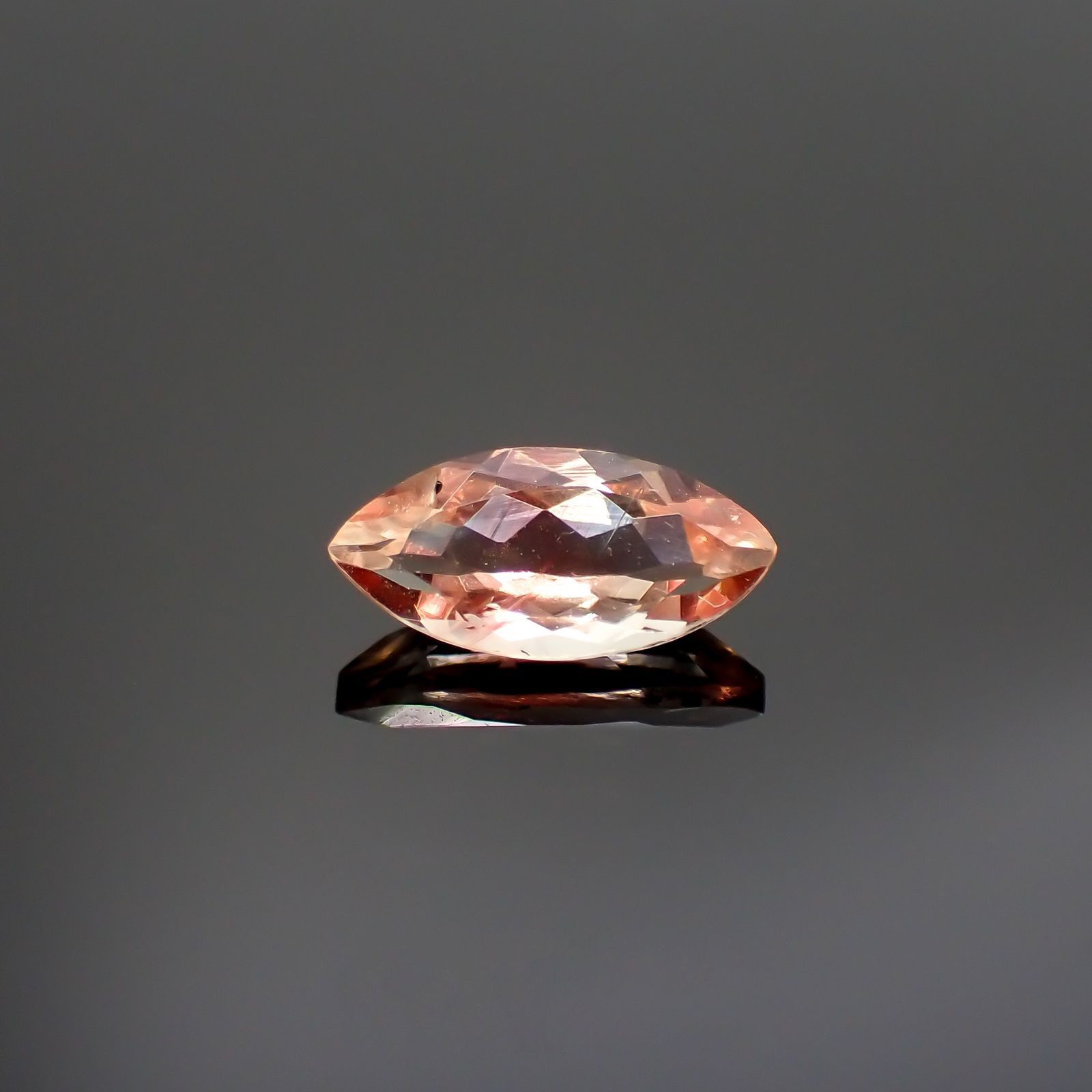 バイカラーアンデシン(宝石名アンデシン)チベット産 識別済 0.66ct / 9.1x4.4mm前後 [220115271]