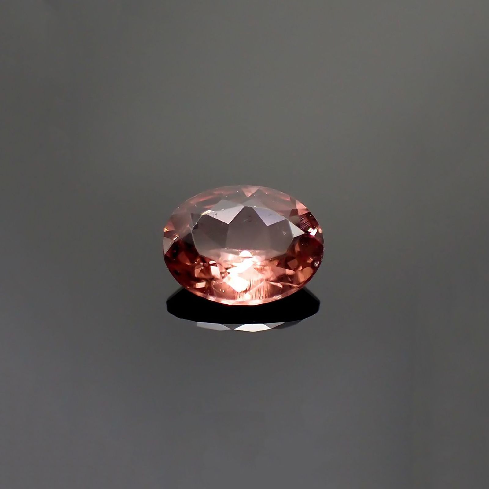 ピンクアパタイト(宝石名アパタイト) ブラジル産 識別済 1.01ct / 7.5×5.9mm前後 [251013008]