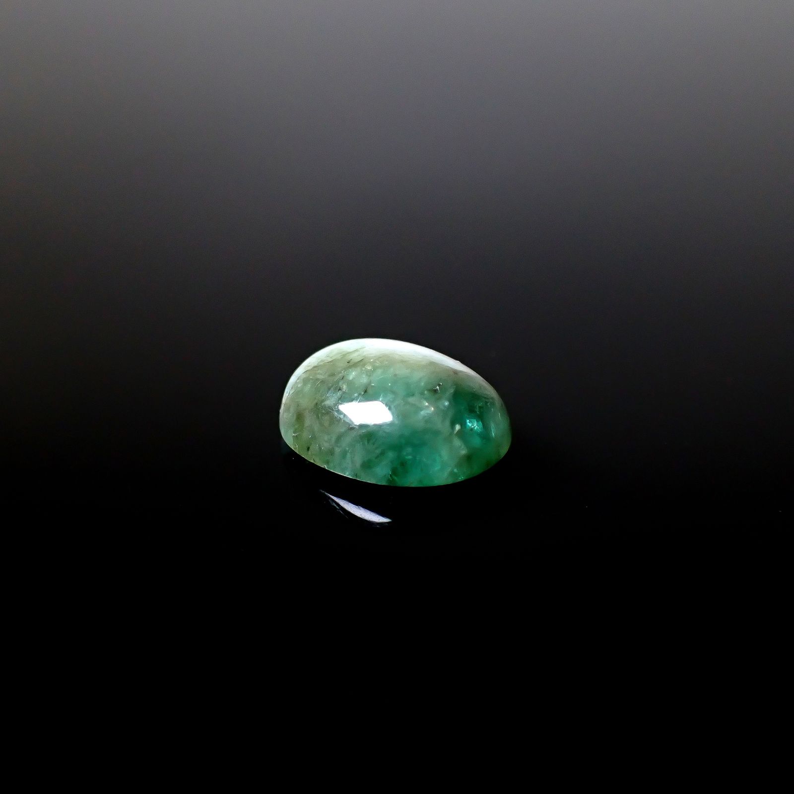 マトリックスエメラルド(エメラルドインクォーツ/フェルドスパー) ブラジル産 4.05ct [250430172]12.1x9.9mm前後