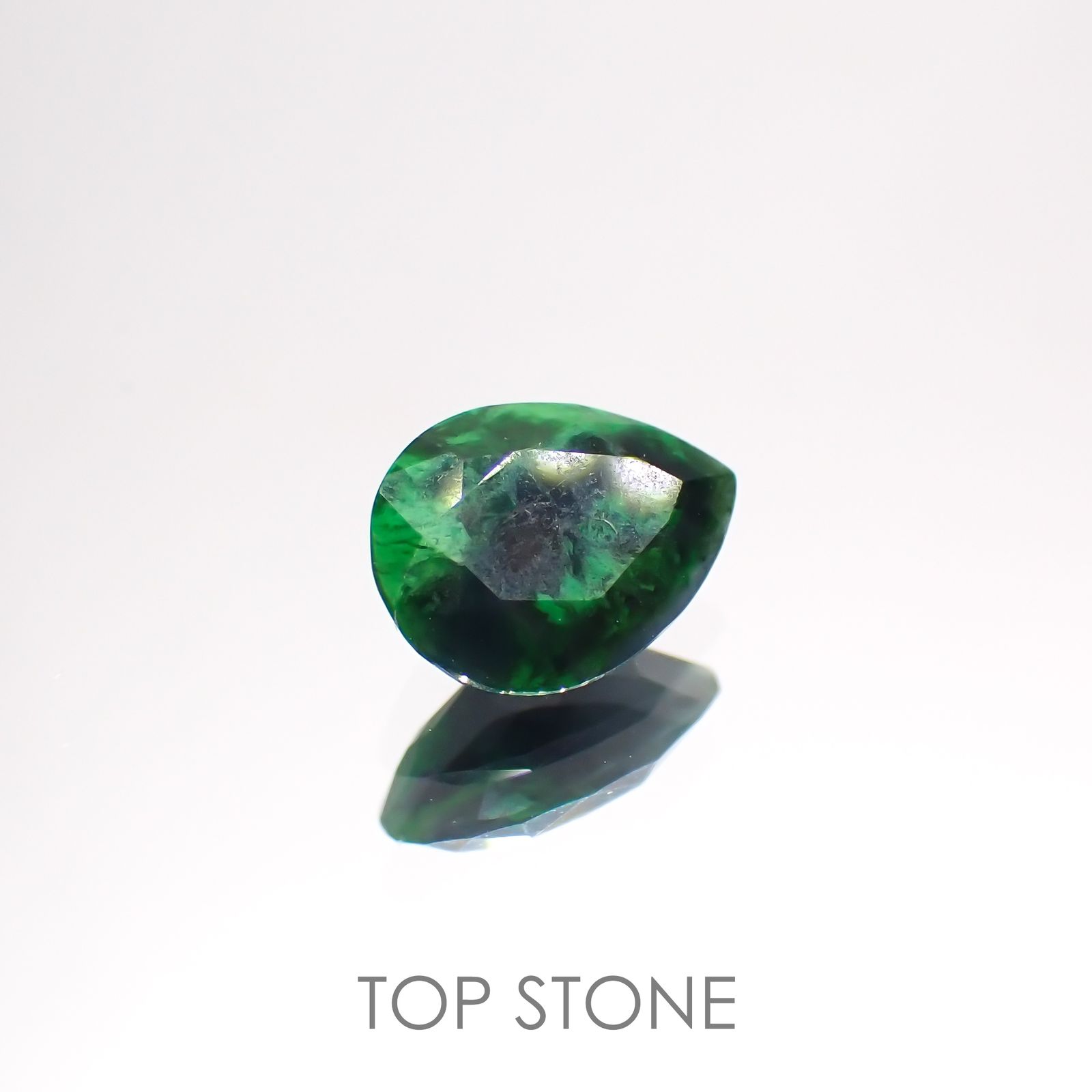 モーシッシ ビルマ産 0.82ct[220114185]7.8x5.6mm前後