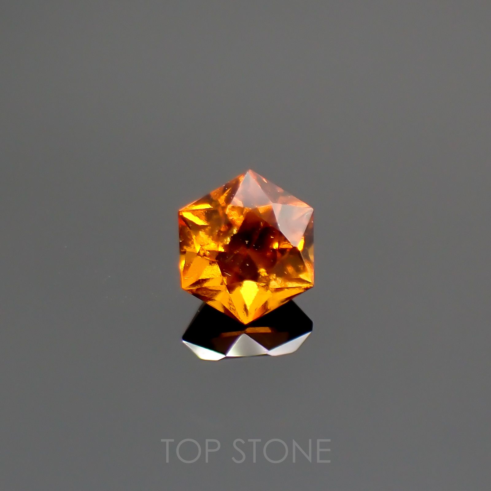 ◇ヘキサゴンカット◇ヘソナイトガーネット(宝石名ガーネット) スリランカ産 0.93ct 識別済[210812681]5.5×5.5mm前後