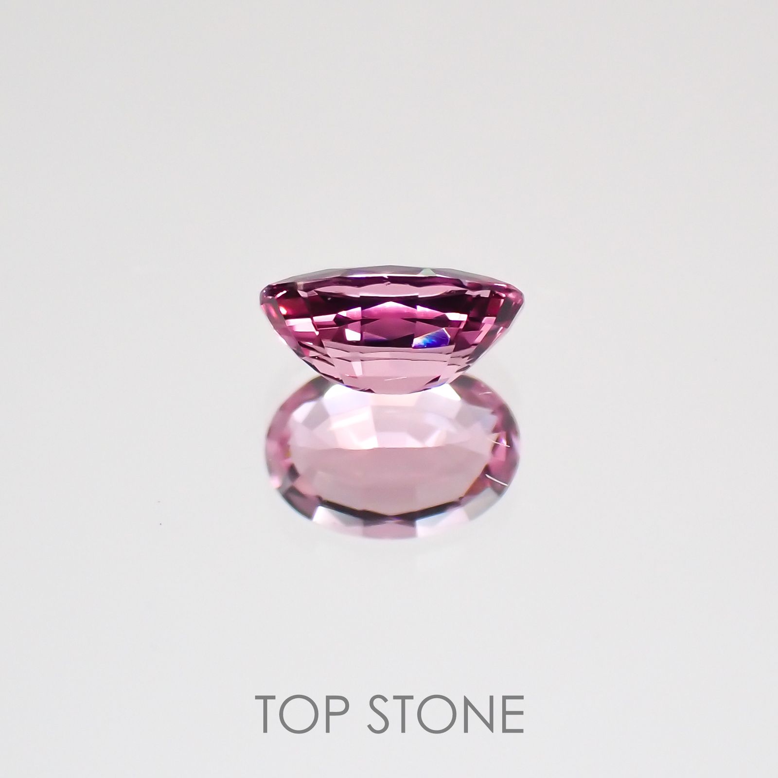 ホットピンクスピネル タンザニア産 ルース 0.25ct[210510856]4.5×3.2mm前後