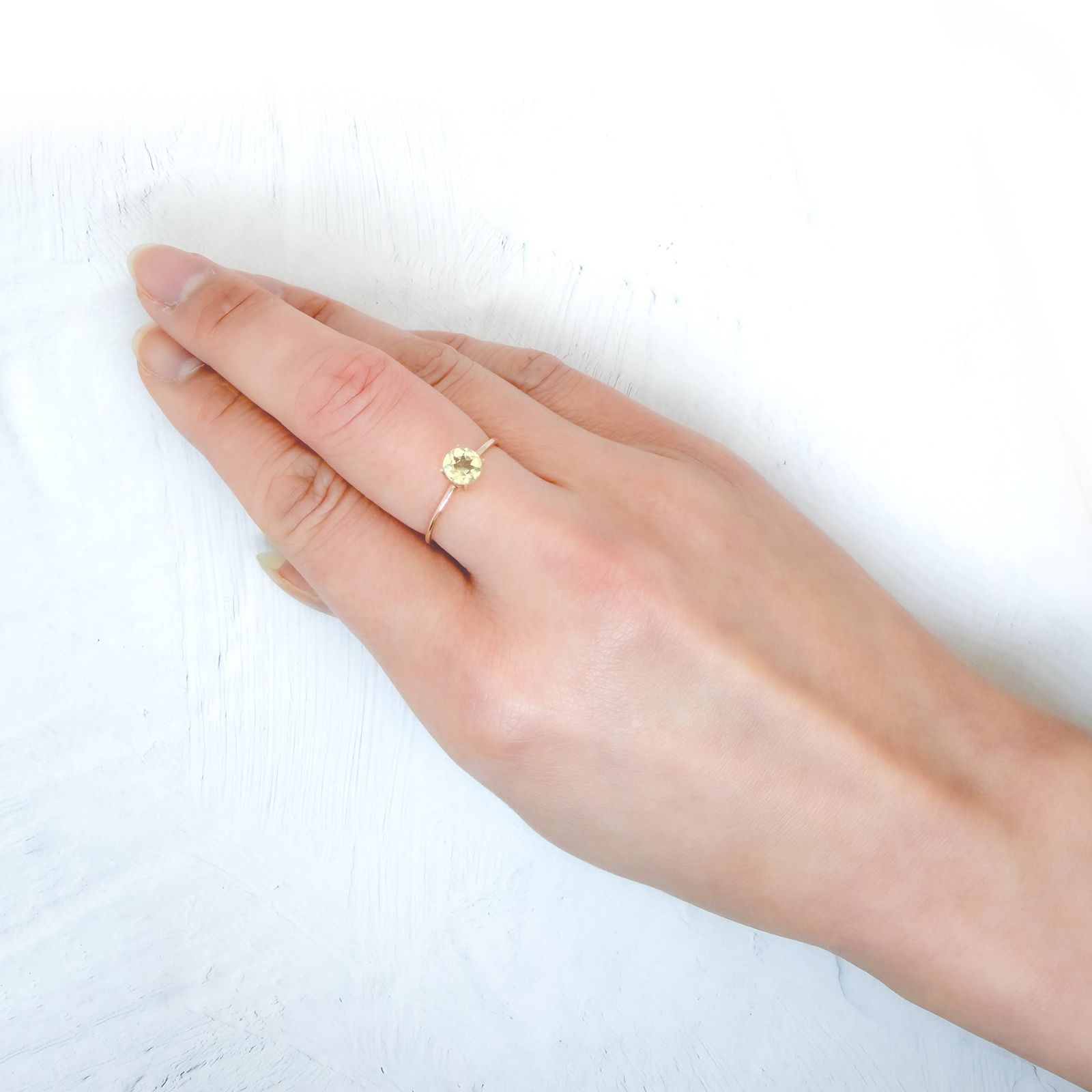 ブラジリアナイト(宝石名ブラジリアナイト)ブラジル産 識別済 0.55ct / 5.4x5.2mm前後 [260131494]