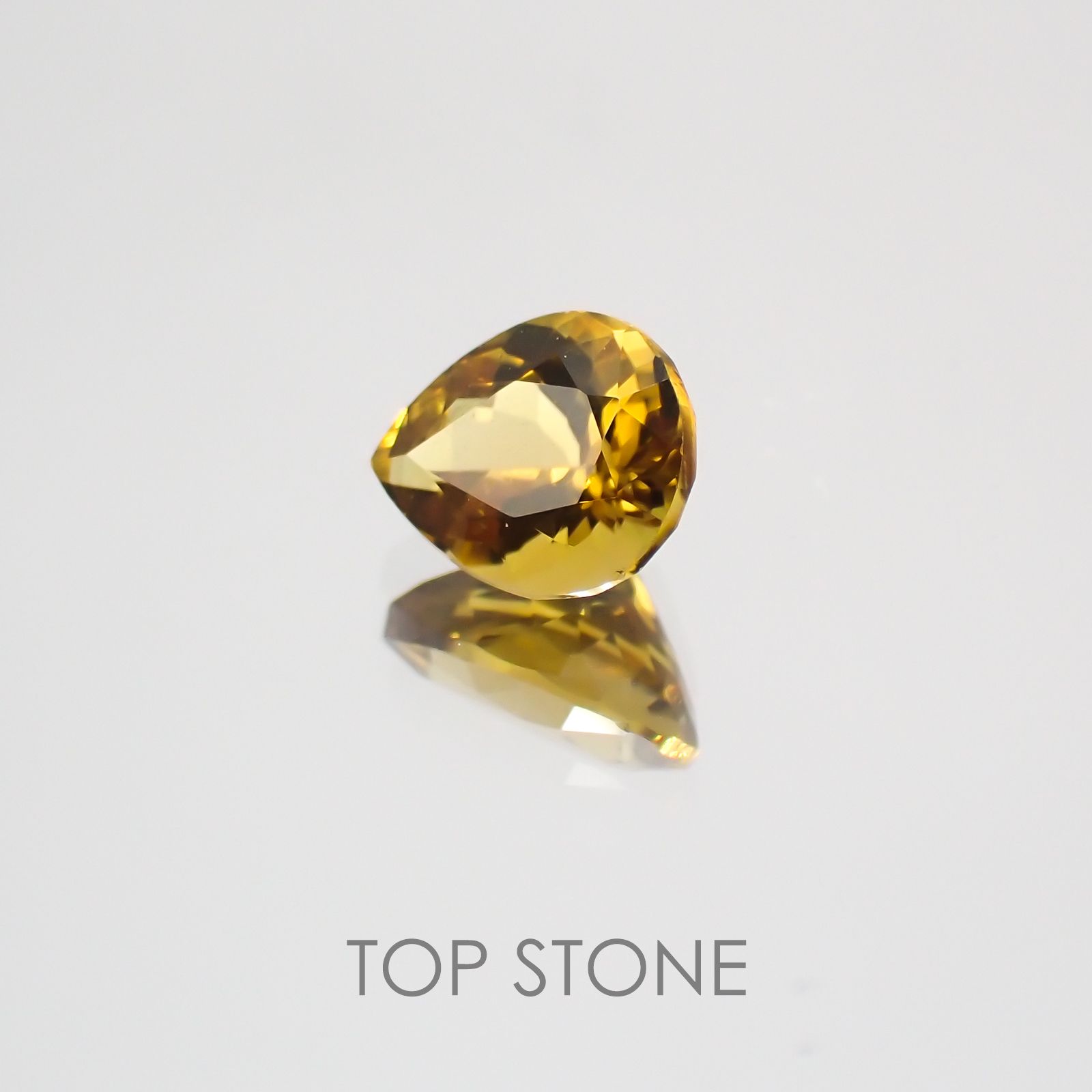 コンドロダイト パキスタン産 ルース 0.42ct ソーティング付き[21019593]5.4×4.4mm前後