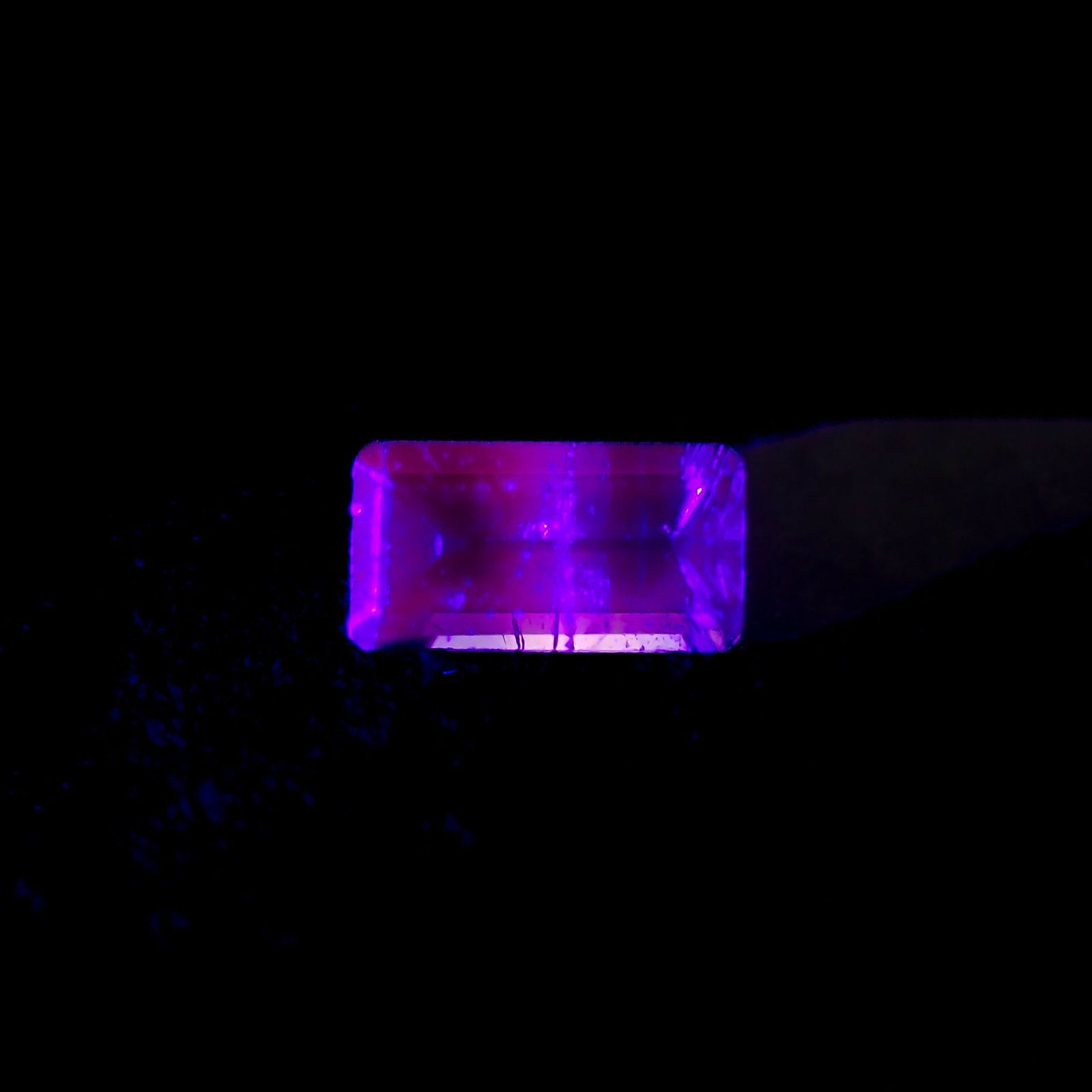 バイカラーサファイア(宝石名バイカラー・サファイア)マダガスカル産 識別済 1.41ct / 8.1x4.4mm前後 [220717079]