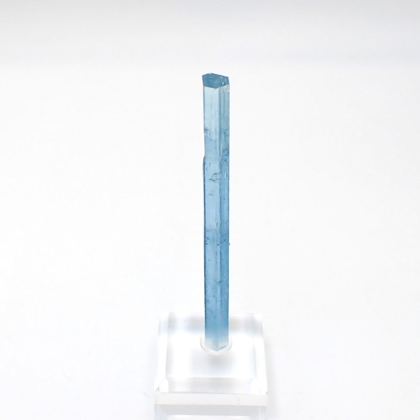 アクアマリン柱状結晶原石 ベトナム産 アクリル台座付き 88.87ct(17.77g) / 7.4x9.7x108.7mm前後 [260632331]