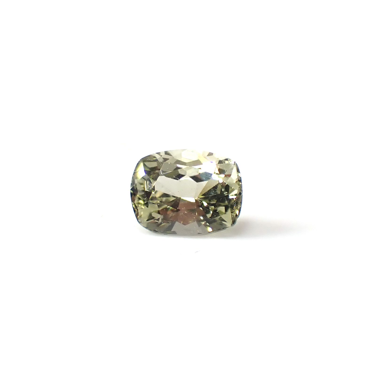 コーネルピン スリランカ産 1.19ct / 6.9x5.4mm前後 [251031232]