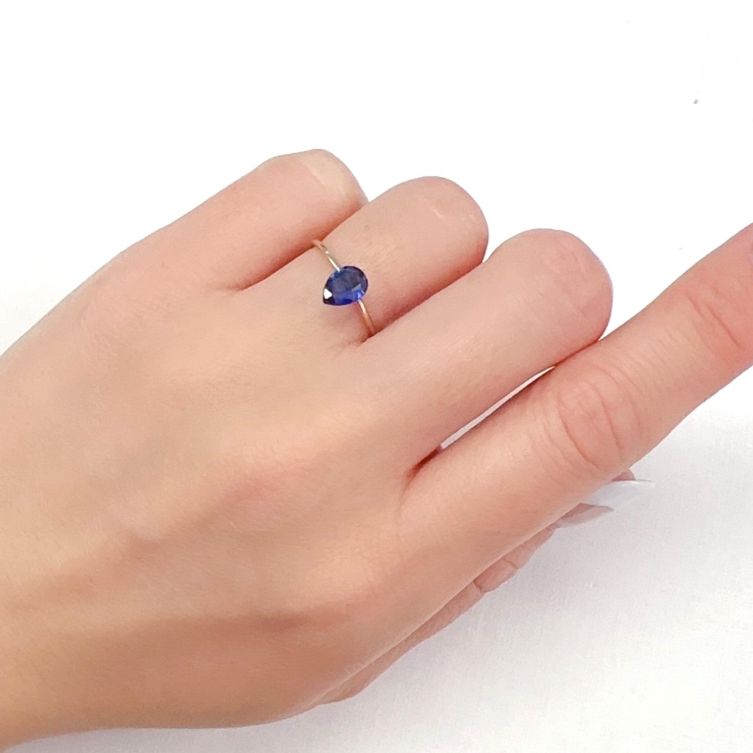 カイヤナイト(宝石名カイヤナイト)ネパール産 0.87ct 識別済[231124253]7.2x5mm前後