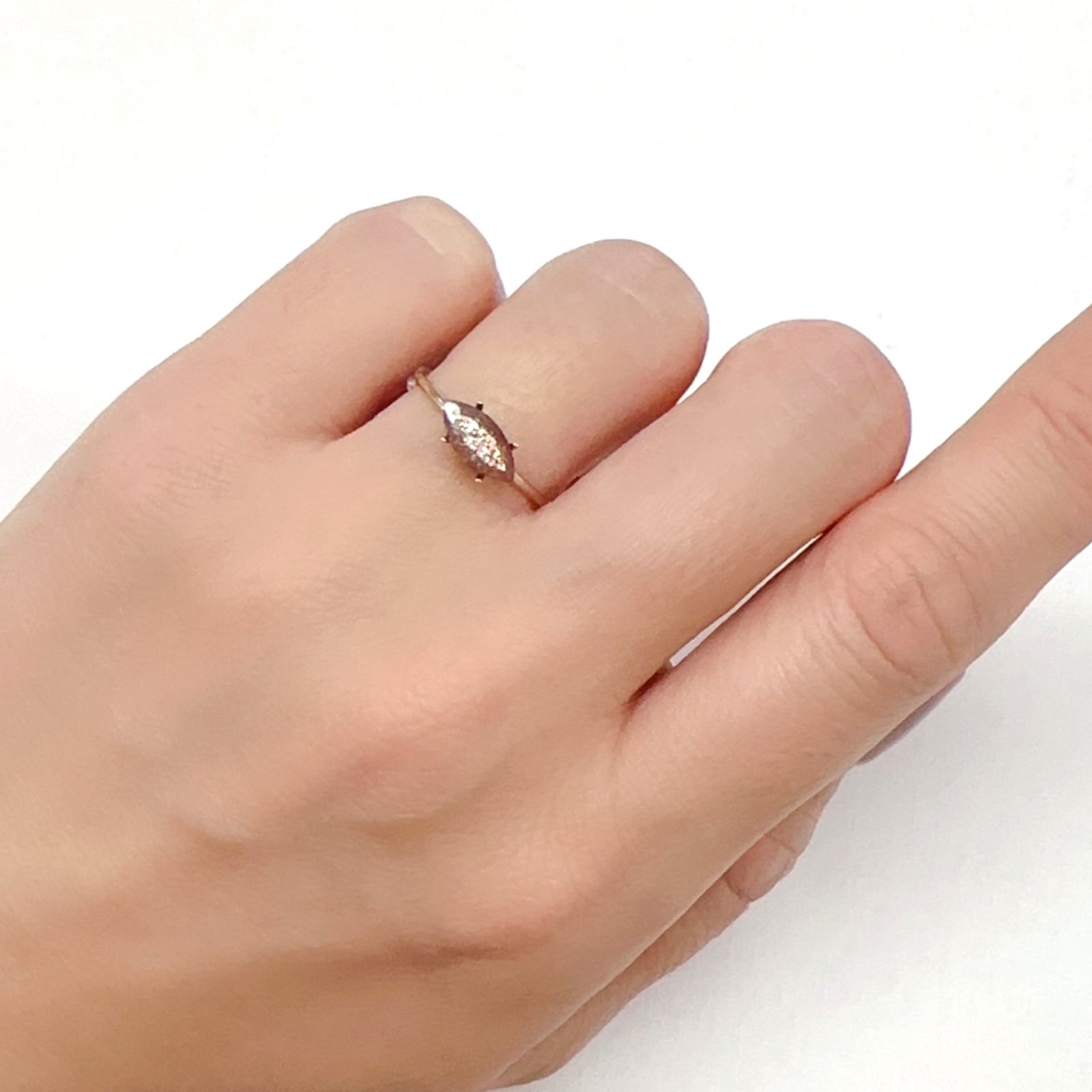 ブラッドショットアイオライト インド産 0.62ct[240125386]8.9x4.2mm前後