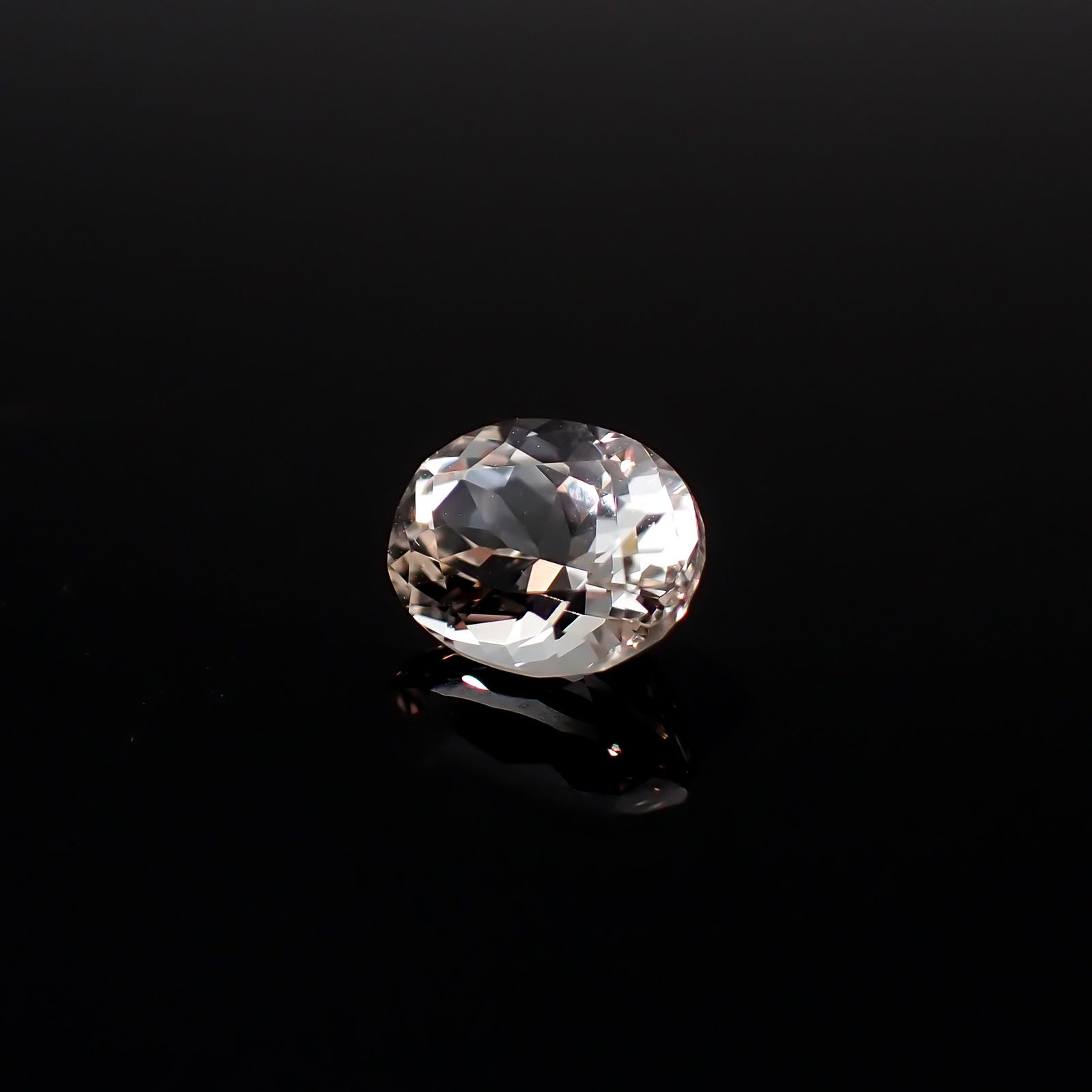 フェナカイト ロシア・マリシェボ鉱山産 1.31ct / 7.6x6mm前後 [260632429]