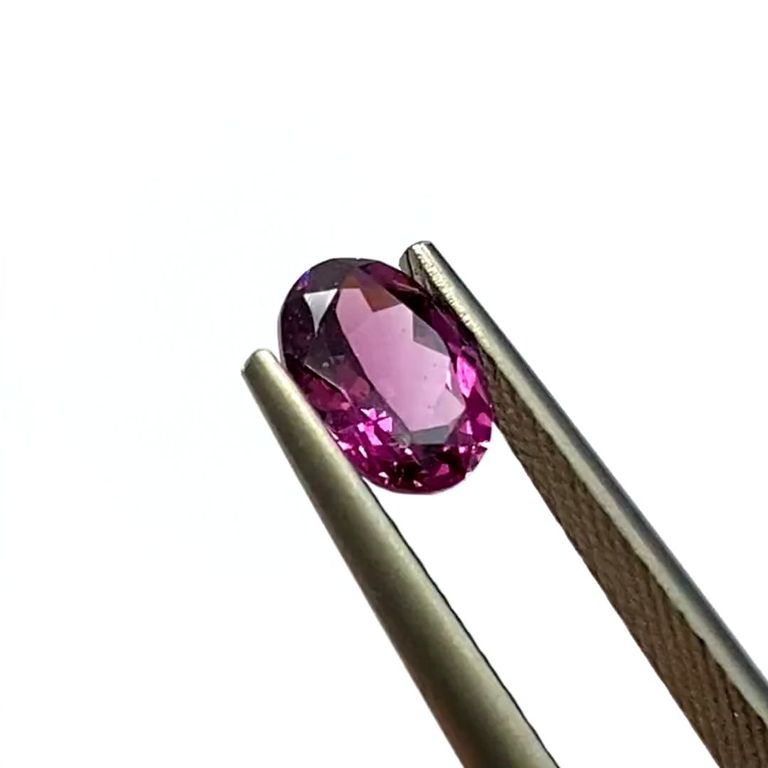 カラーシフト マラヤガーネット(宝石名ガーネット)タンザニア  