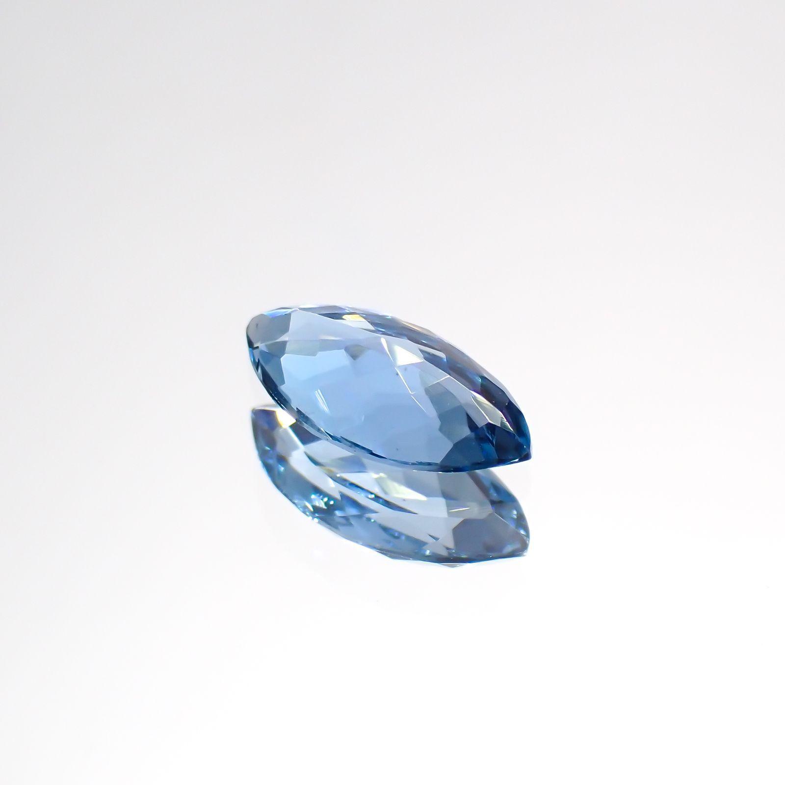 サンタマリアアクアマリン ブラジル産 0.46ct[220114054]8x4mm前後