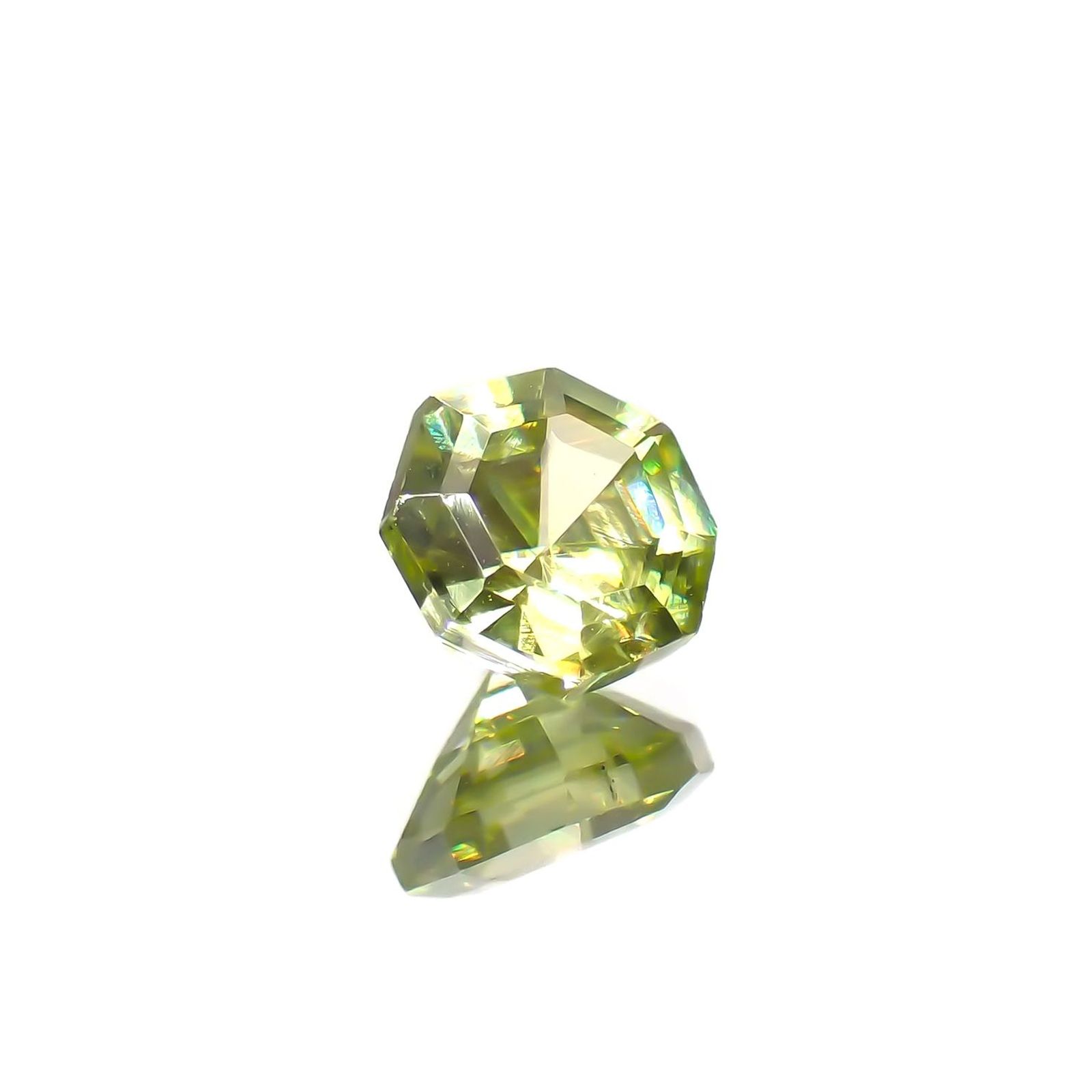 ◇オクタゴンカット◇スフェーン(宝石名スフェーン)マダガスカル産 識別済 0.63ct / 5.1x5.1mm前後 [231224749]
