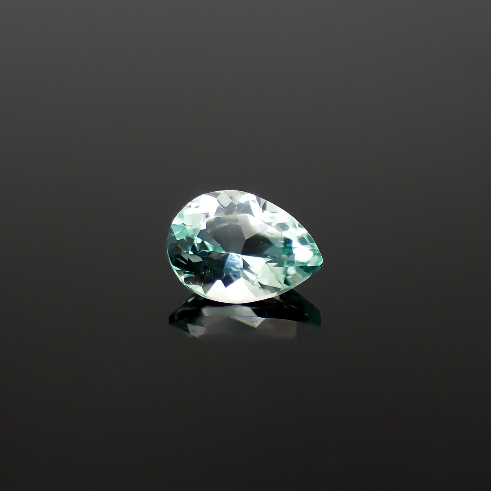 ミントベリル ブラジル産 0.26ct[240728586]5.3x3.8mm前後