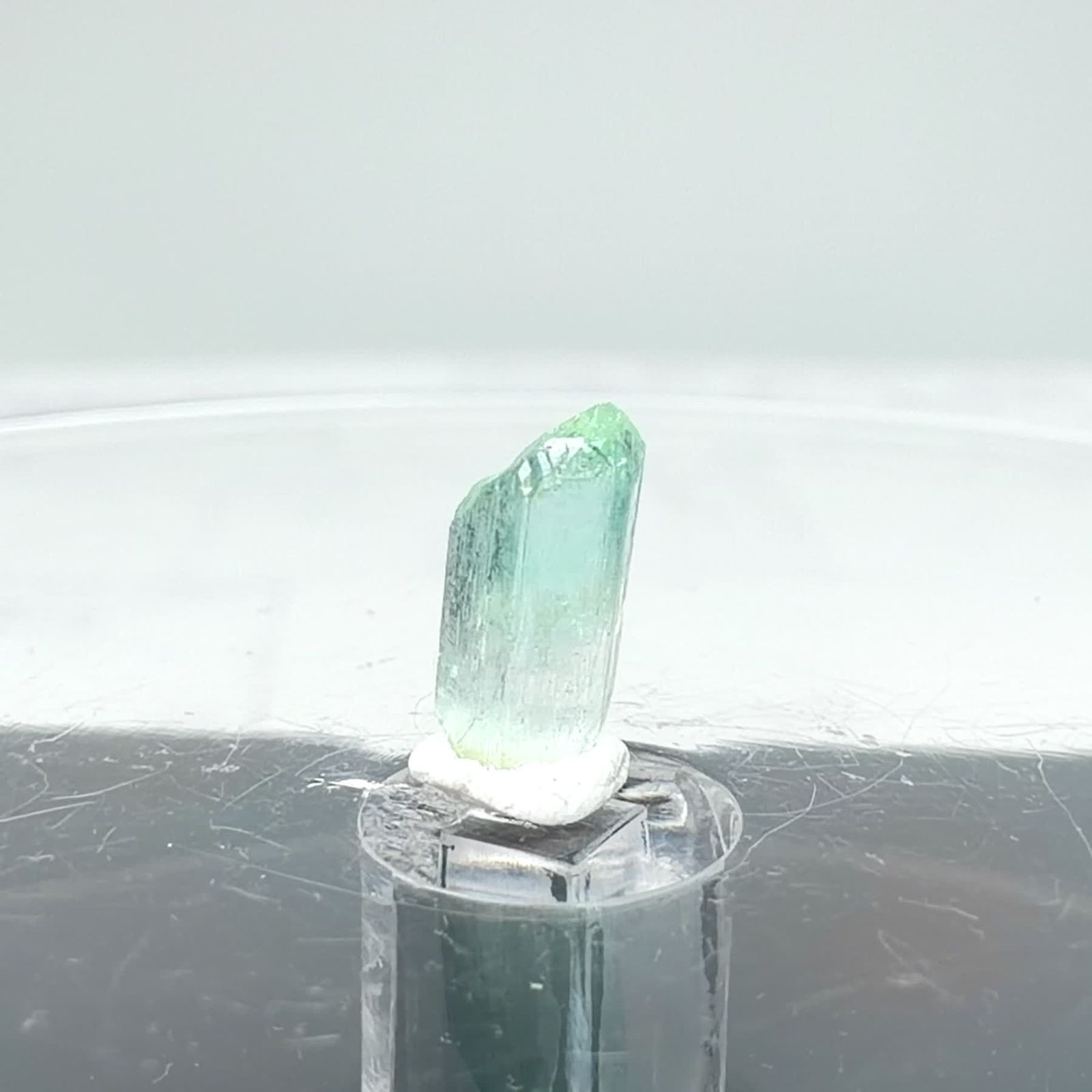 ミントベリル柱状結晶 原石 ナイジェリア産 1.18ct / 9.1x4.5mm前後