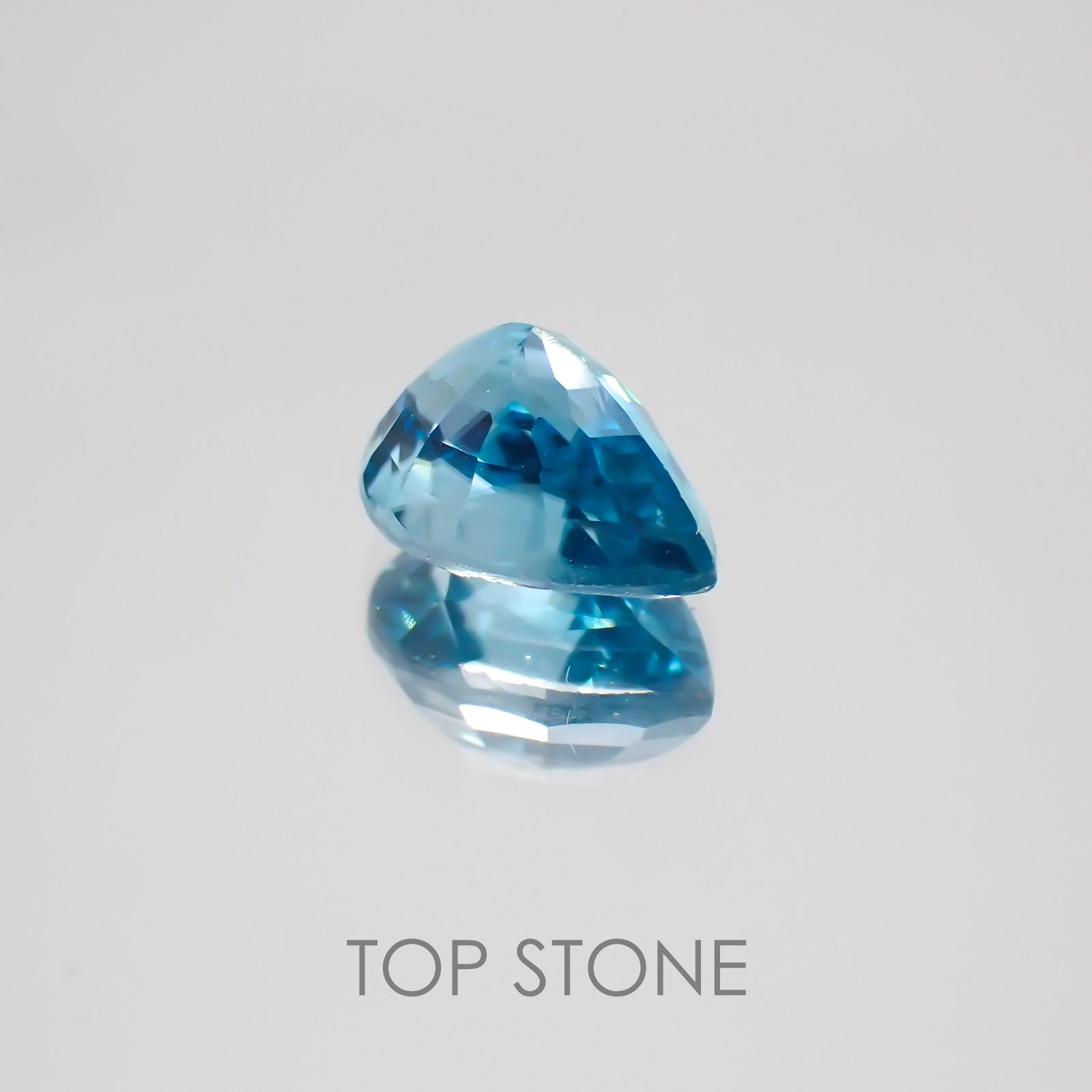 ブルージルコン カンボジア産 ルース 2.13ct[20063095]8×6mm前後