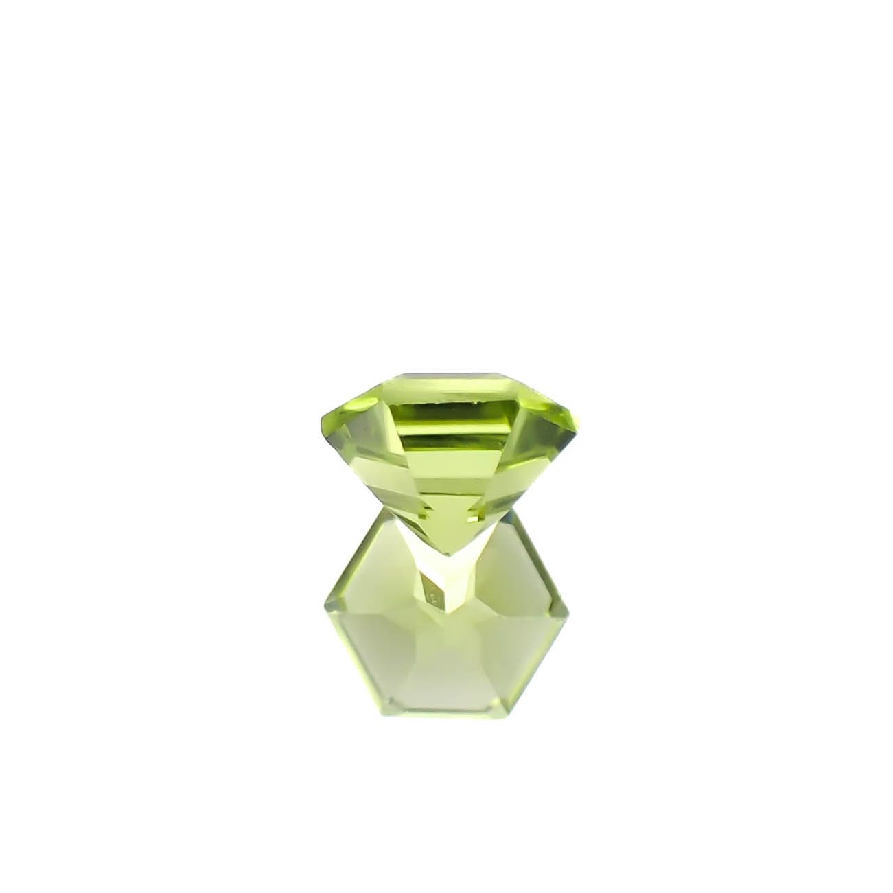 ◇ヘキサゴンカット◇ペリドット(宝石名ペリドット)アメリカ産 0.65ct 識別済[250330109]5x5mm前後
