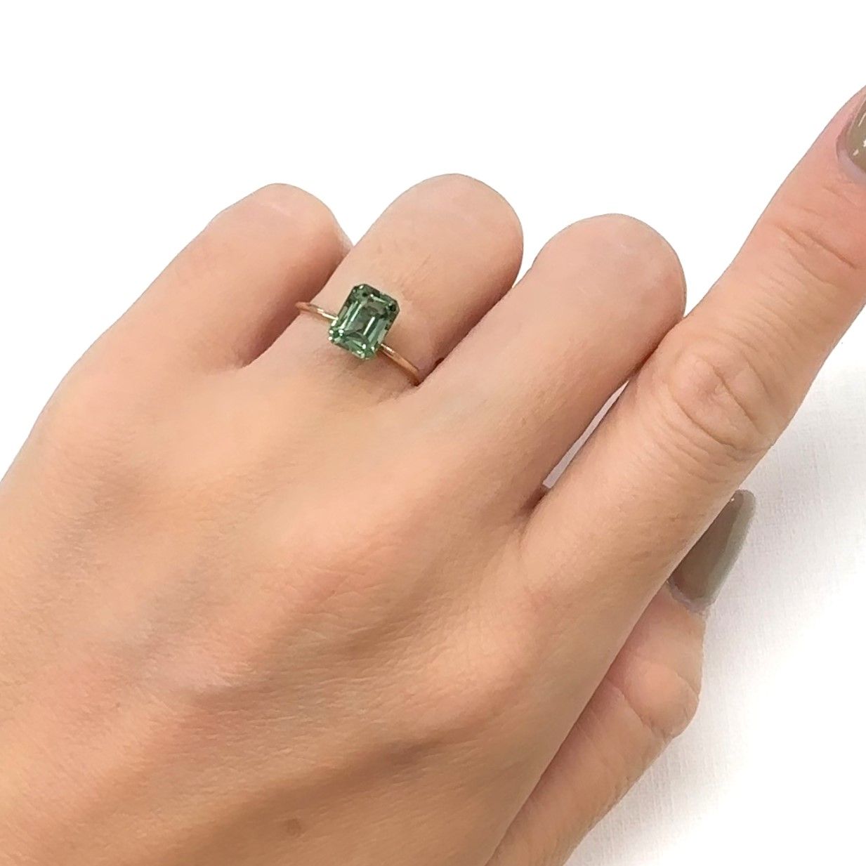 ノーブルモロキサイト(グリーンアパタイト) マダガスカル産 1.75ct[240928981]7.5x5.6mm前後