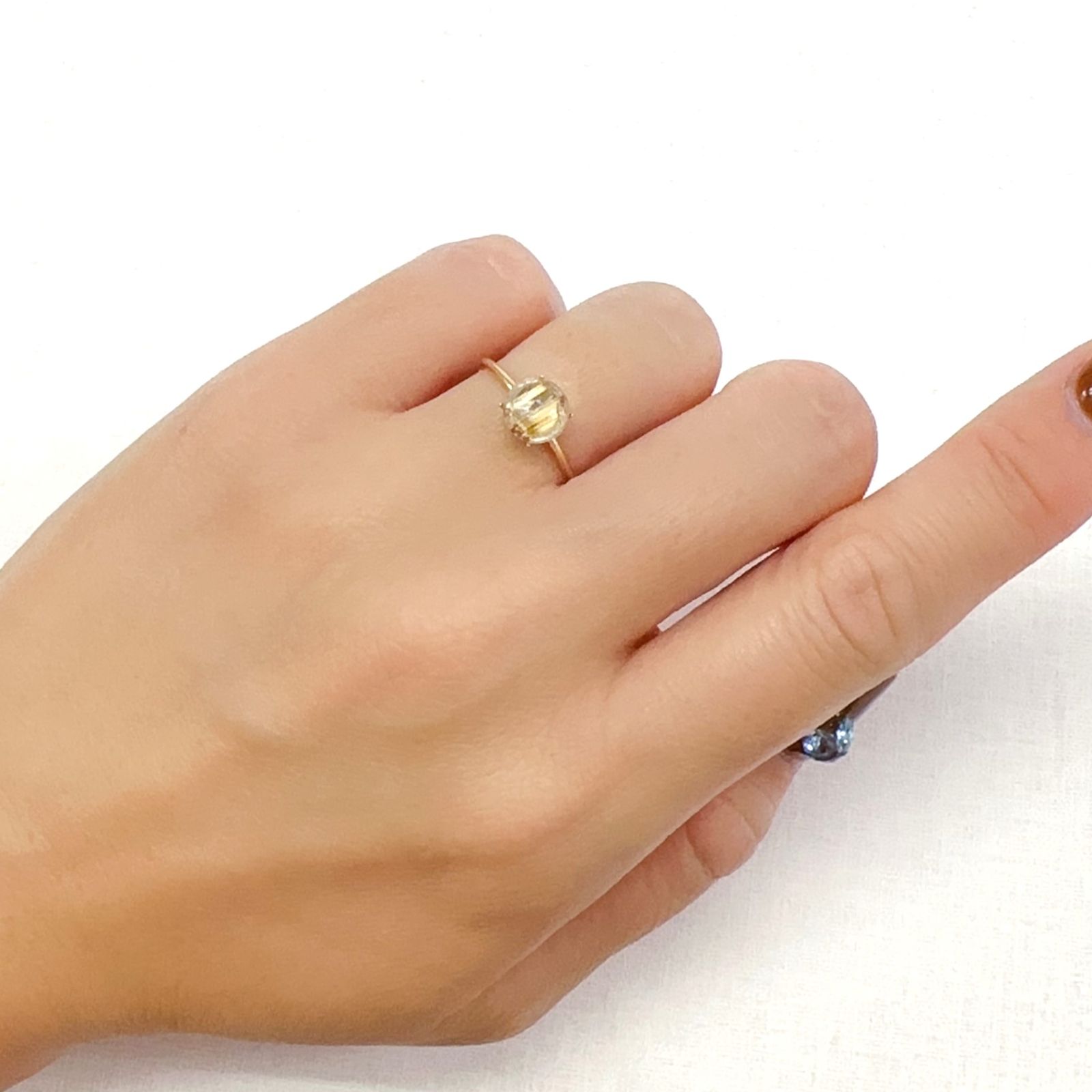 ルチルクォーツ(宝石名ルチルレイテッド・クォーツ)ブラジル産 1.37ct 識別済[231023878]6.9x6.9mm前後