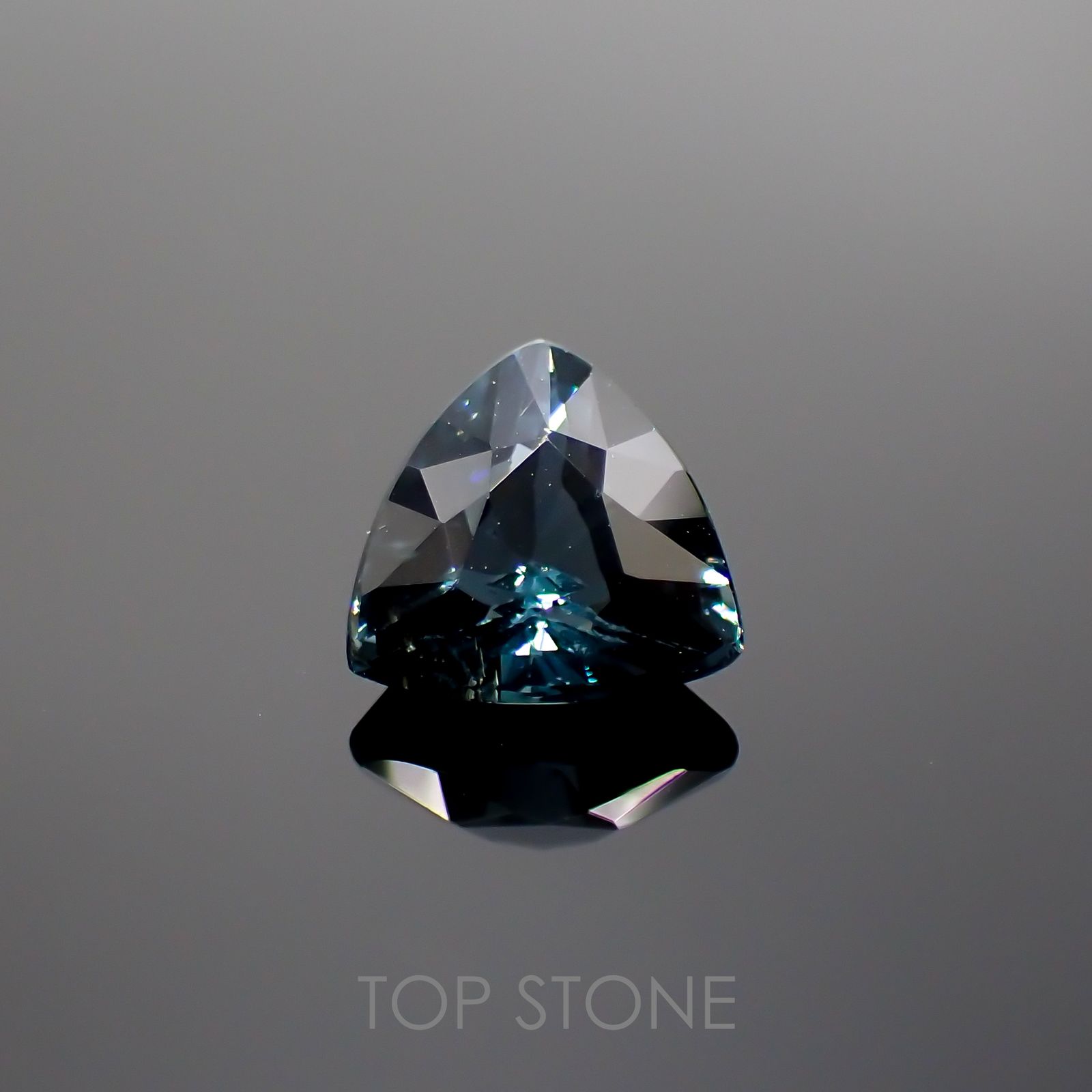 ブルースピネル(宝石名ブルー・スピネル) スリランカ産 1.134ct ソ付(彩珠)[21019359]6.6×6.7mm前後