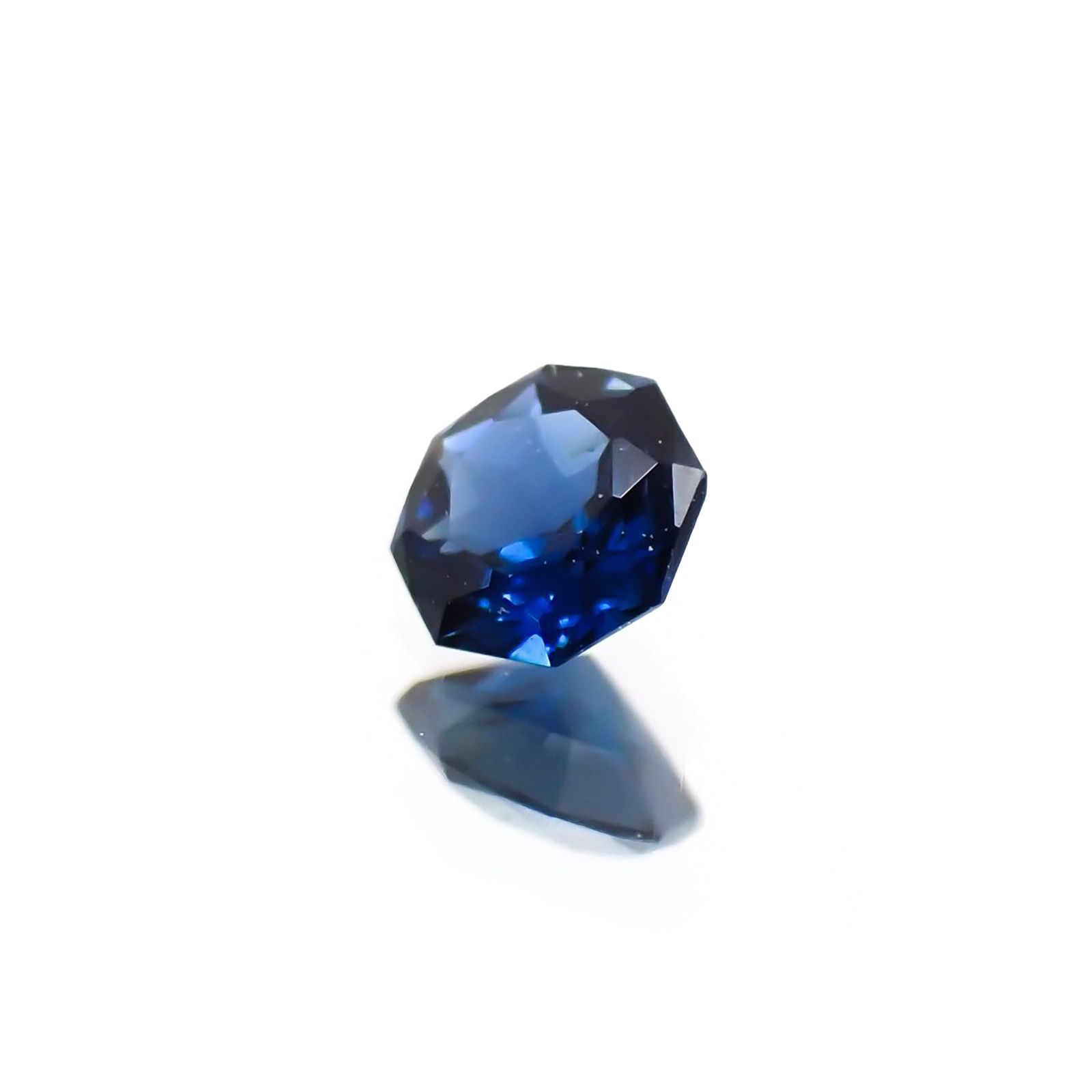 ◇オクタゴンカット◇サファイア(宝石名サファイア) マダガスカル産 識別済 0.14ct / 3.2x3.1mm前後 [26029064]