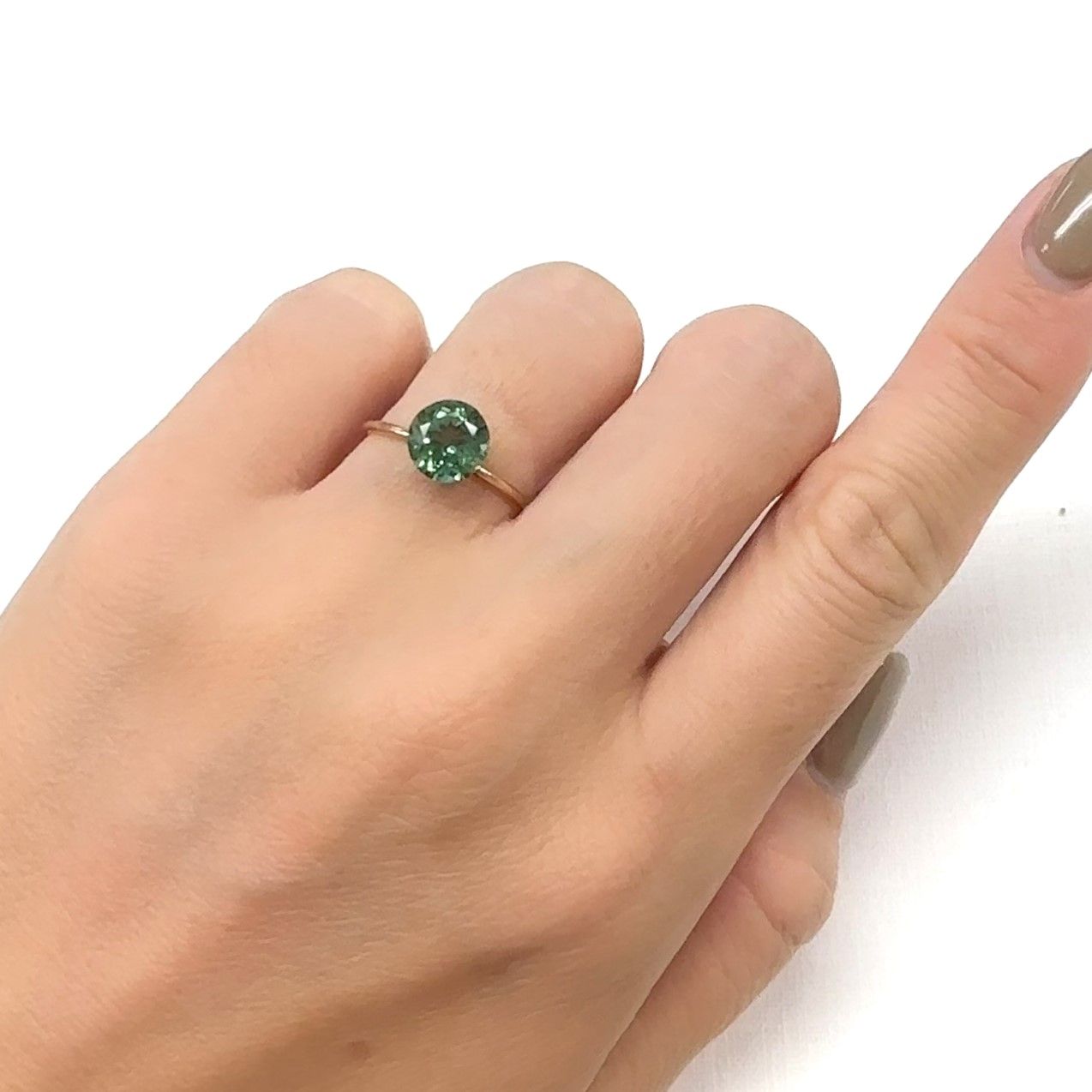 ノーブルモロキサイト(グリーンアパタイト) マダガスカル産 1.56ct[240928982]7.5x7.2mm前後