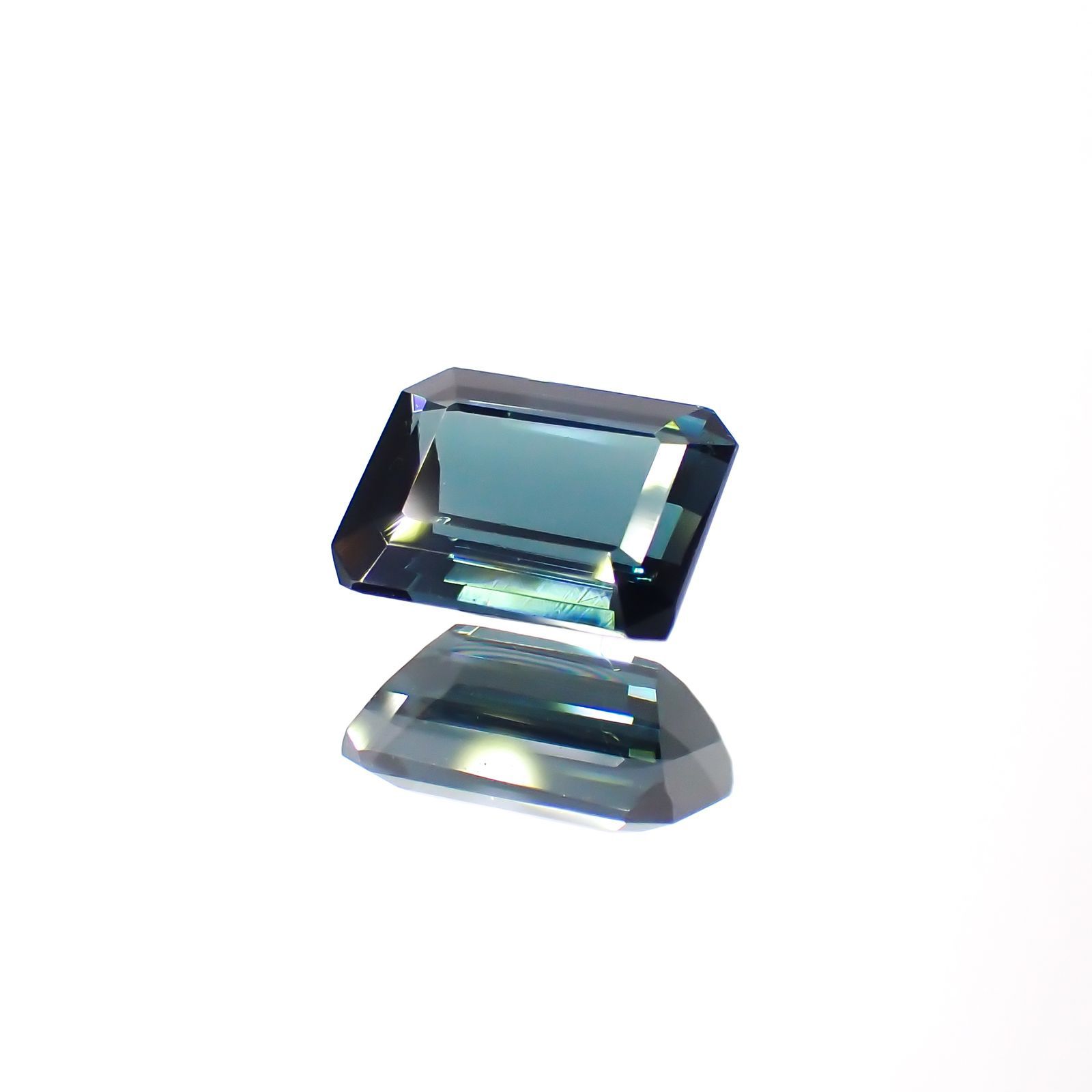ブルートルマリン(宝石名ブルー・トルマリン) ナイジェリア/ブラジル産 1.334ct ソ付(彩珠)[211013589]7.3×5.8mm前後