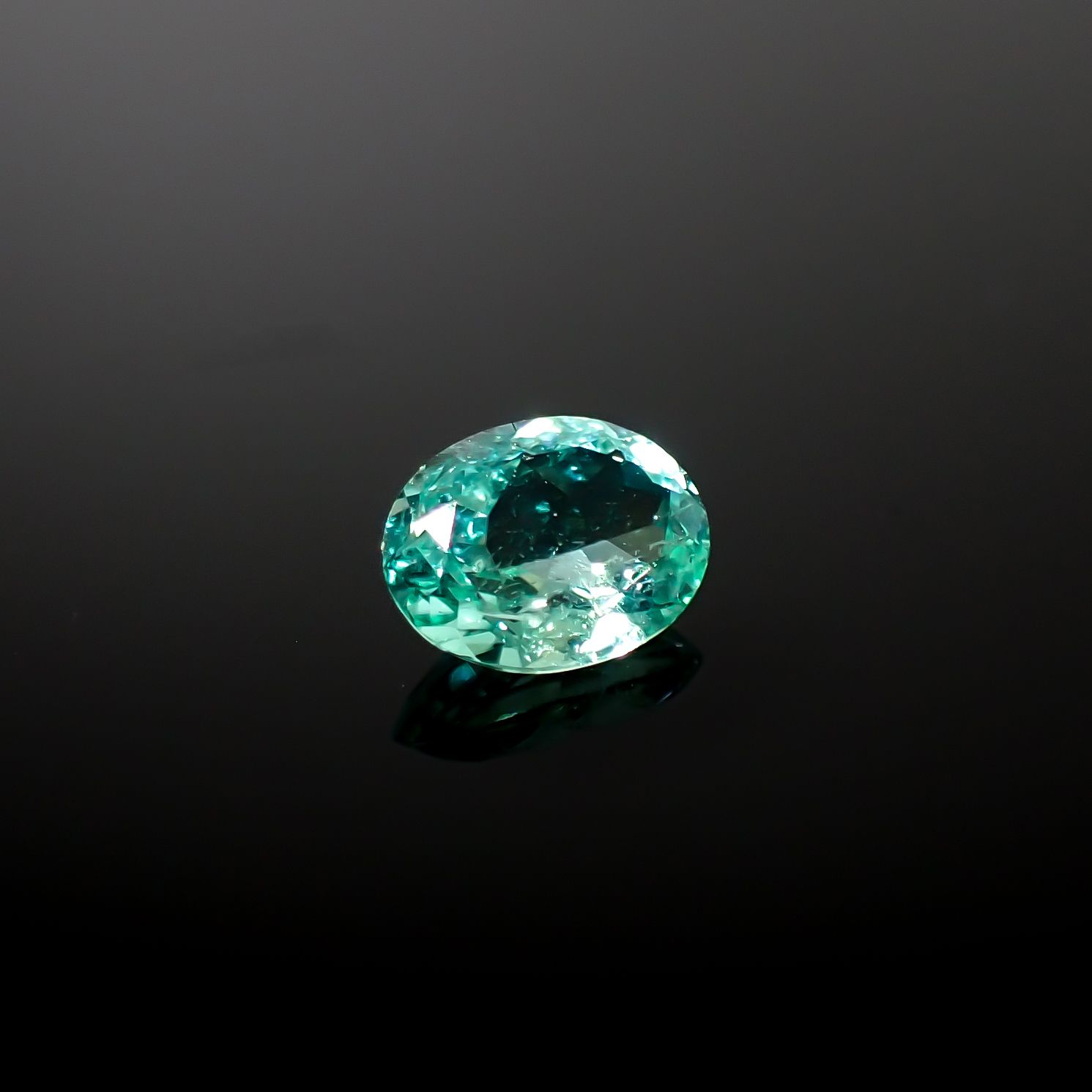 パライバトルマリン(宝石名トルマリン/別名パライバ・トルマリン)ブラジル・キントス鉱山産 0.42ct 識別済[240928719]5.7x4.3mm前後