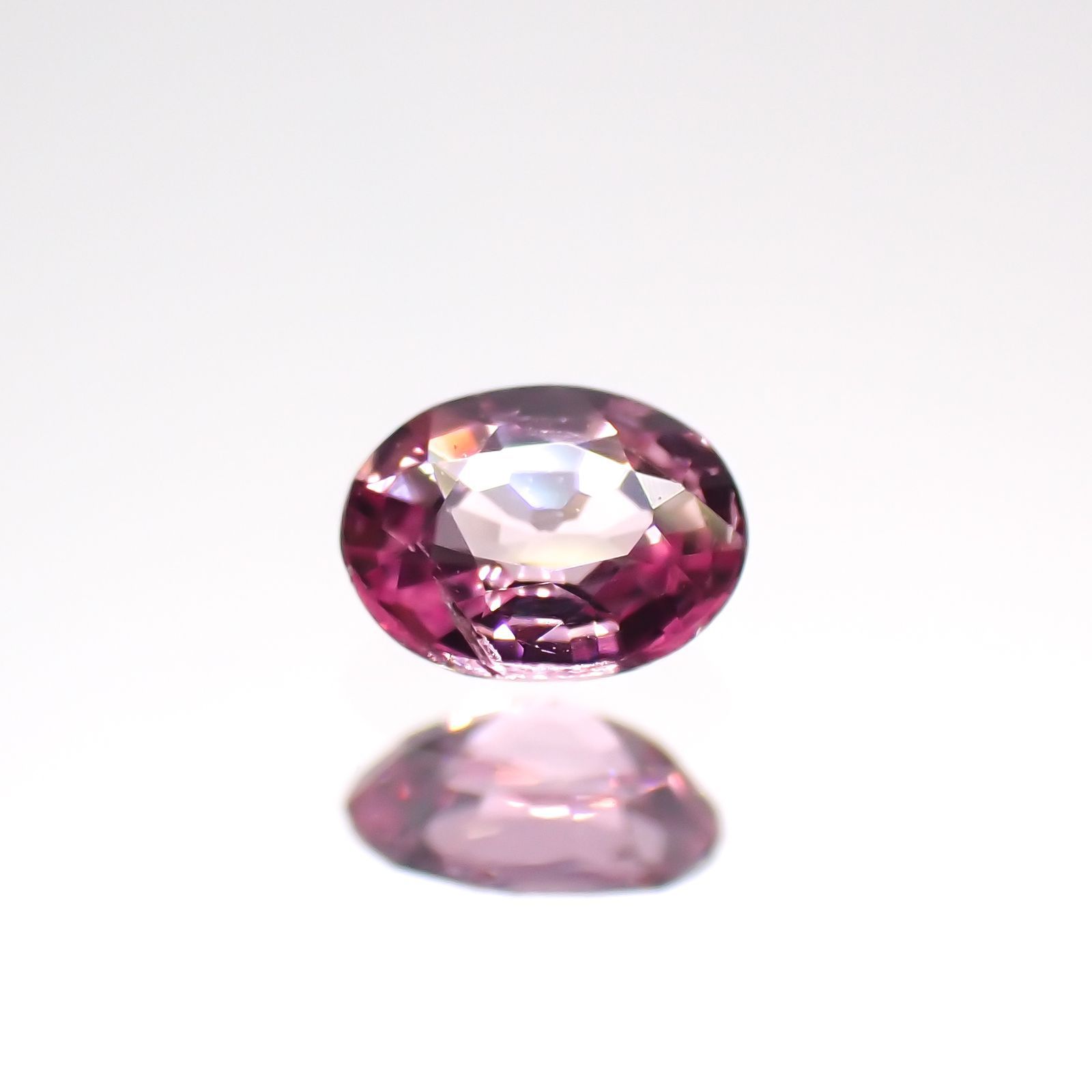 パパラチャサファイア(宝石名サファイア/別名パパラチャ・サファイア) スリランカ産 0.214ct ソ付(DGL)[20106140]4×3.1mm前後