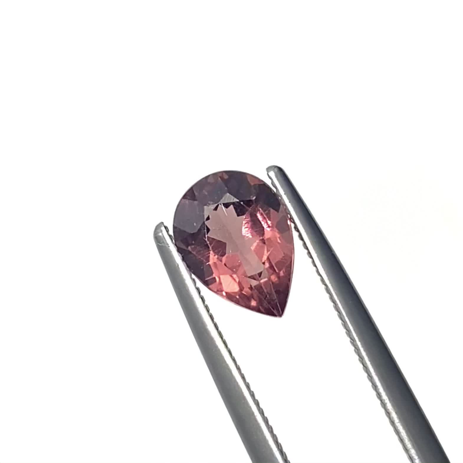 ピンクアパタイト ブラジル産 1.13ct / 7.9x5.8mm前後 [251224931