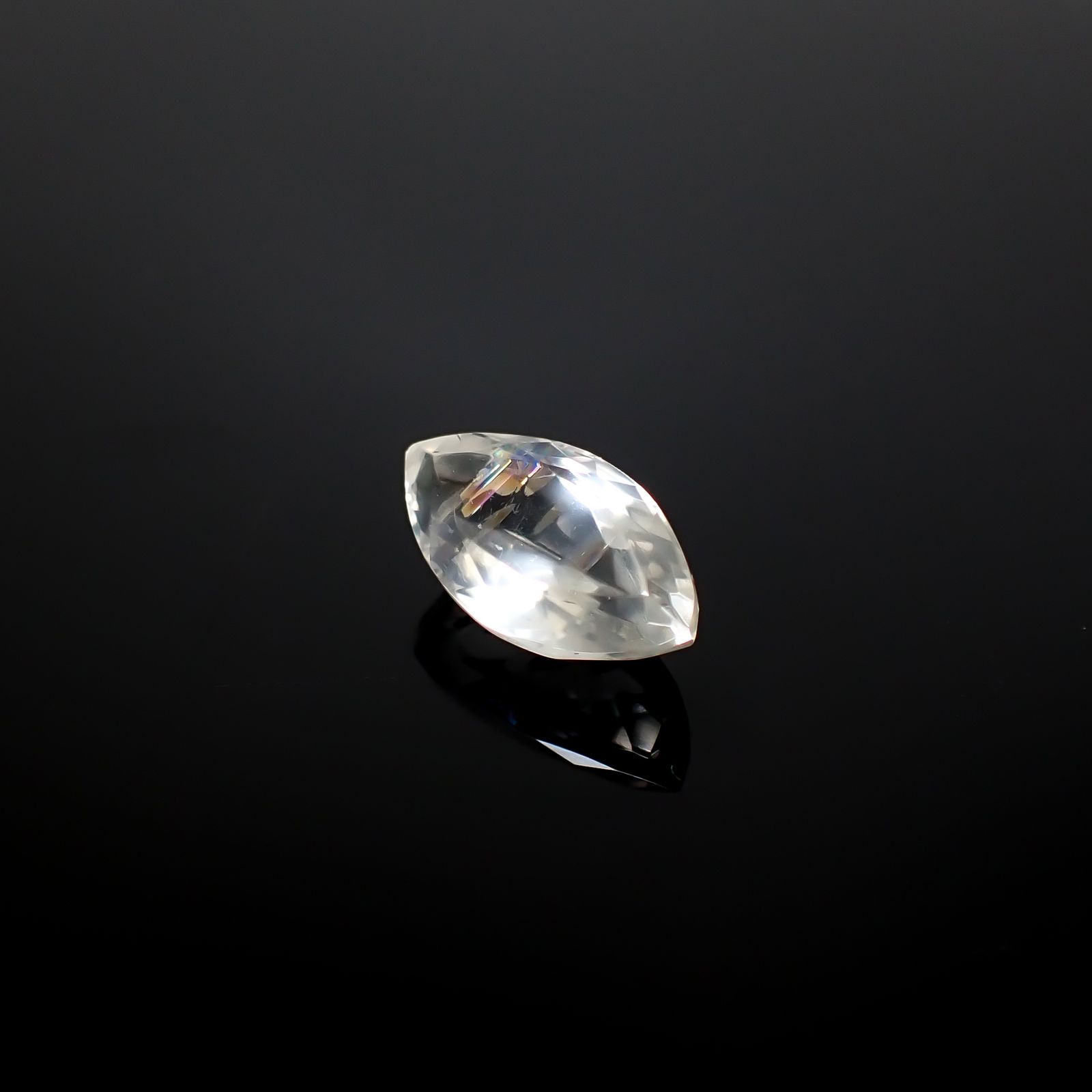 マラウイムーンストーン マラウイ共和国産 3.21ct / 13.6x7.2mm前後 [260331826]