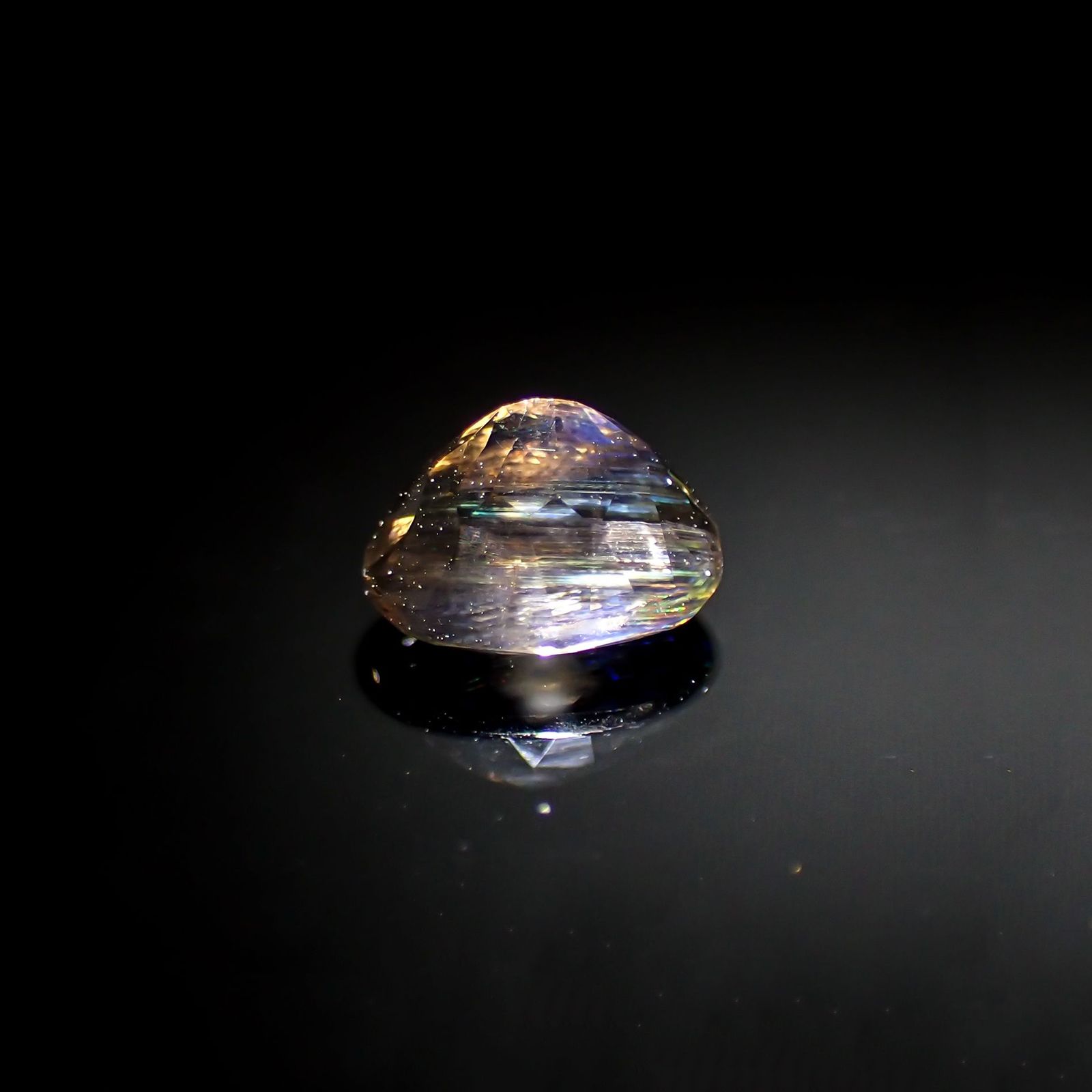 レインボースキャポライト(宝石名イリデッセント・スキャポライト) ブラジル産 識別済 1.42ct / 8.1×6mm前後 [210310340]