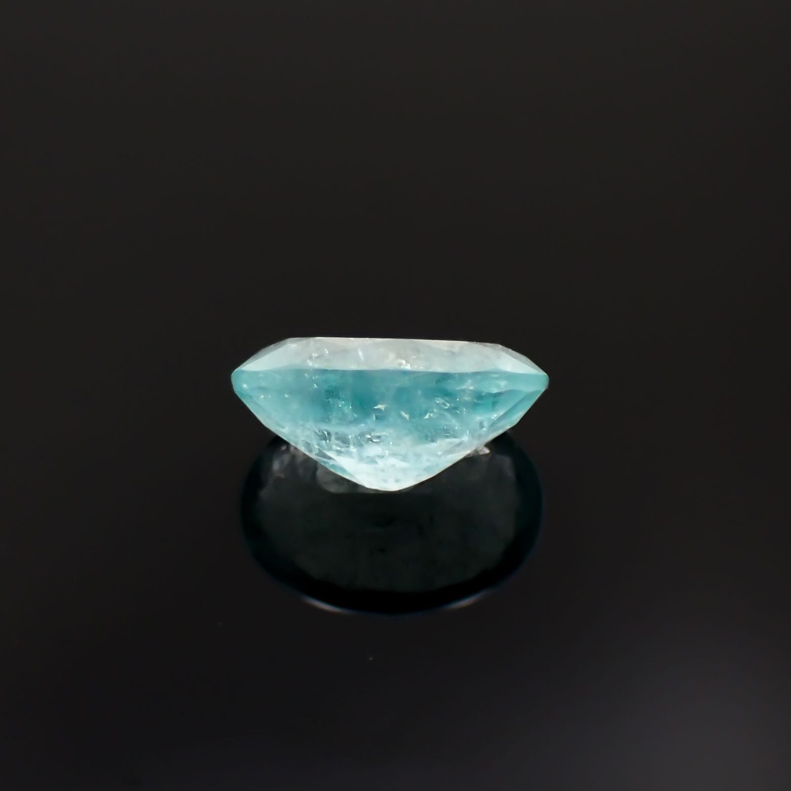 ユークレース(宝石名ブルー・ユークレース)コロンビア産 1.576ct ソ付(彩珠)[221018851]9x6.5mm前後