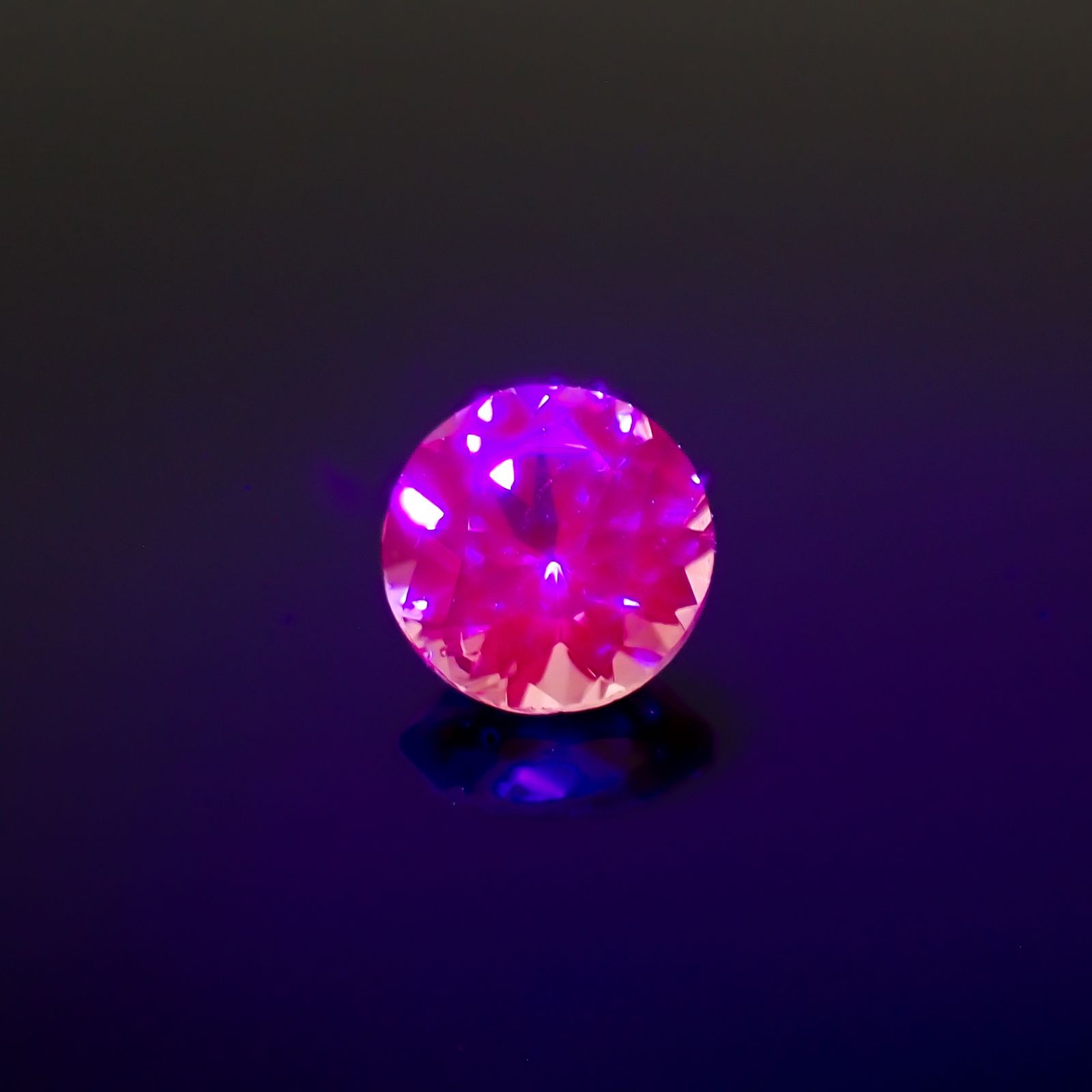 ドラゴンガーネット タンザニア産 0.45ct[231023692]4.5x4.5mm前後