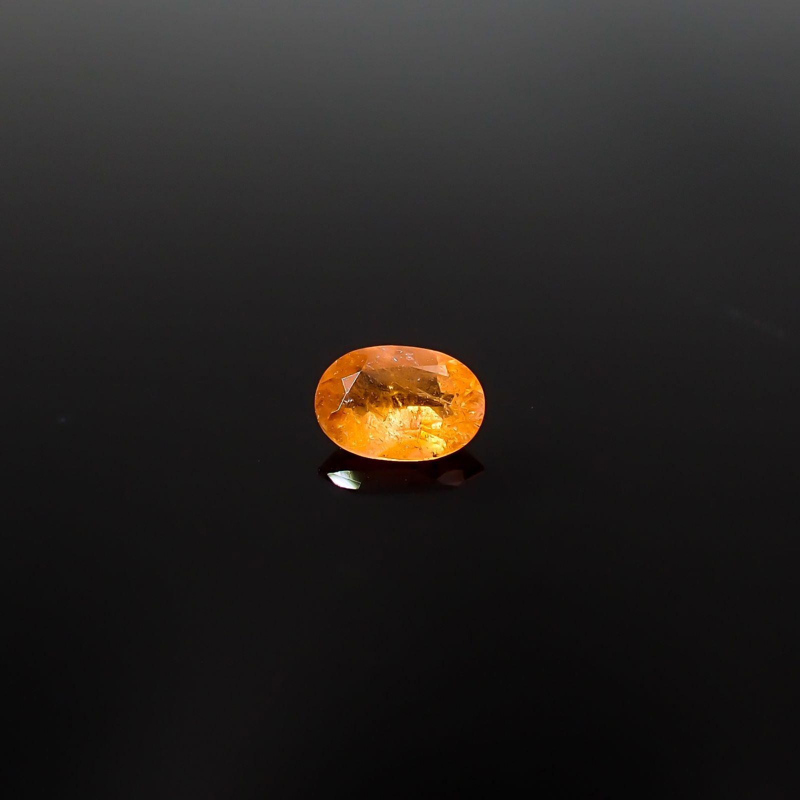 ヴェイリネナイト(宝石名ベイリネイト)パキスタン産 識別済 0.33ct / 5.4x3.7mm前後 [260432010]