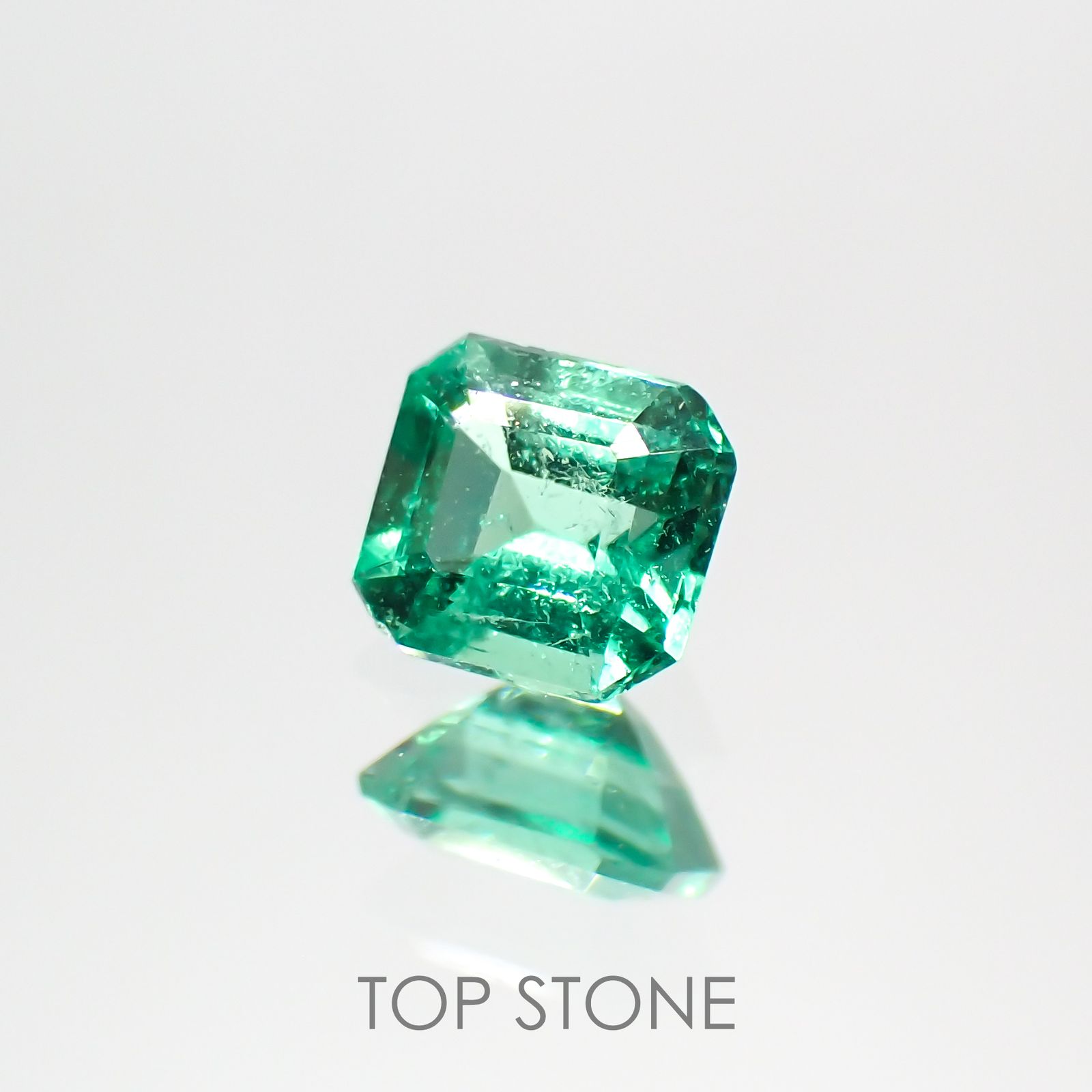 エメラルド(宝石名エメラルド) コロンビア産 0.22ct 識別済[20042277]4×3.8mm前後