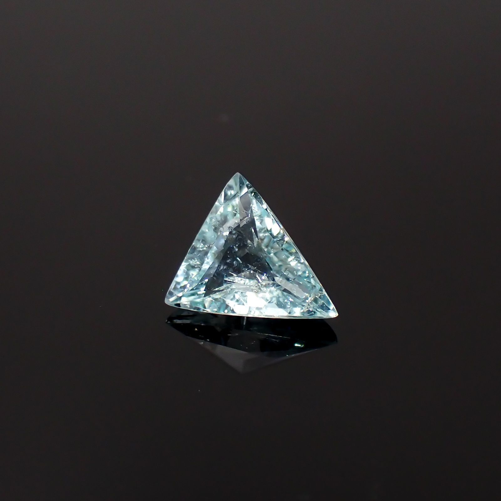 パライバトルマリン(宝石名トルマリン/別名パライバ・トルマリン)モザンビーク産 識別済 0.79ct / 7.4x6.7mm前後 [230522240]