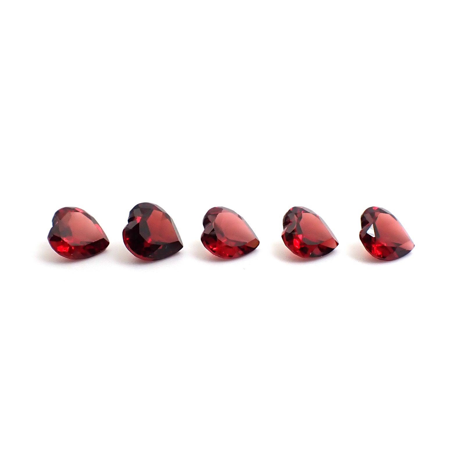◇ランダムセレクト◇パイラルスパイトガーネット モザンビーク産 約0.90ct / 6x6mm前後 [260532221]