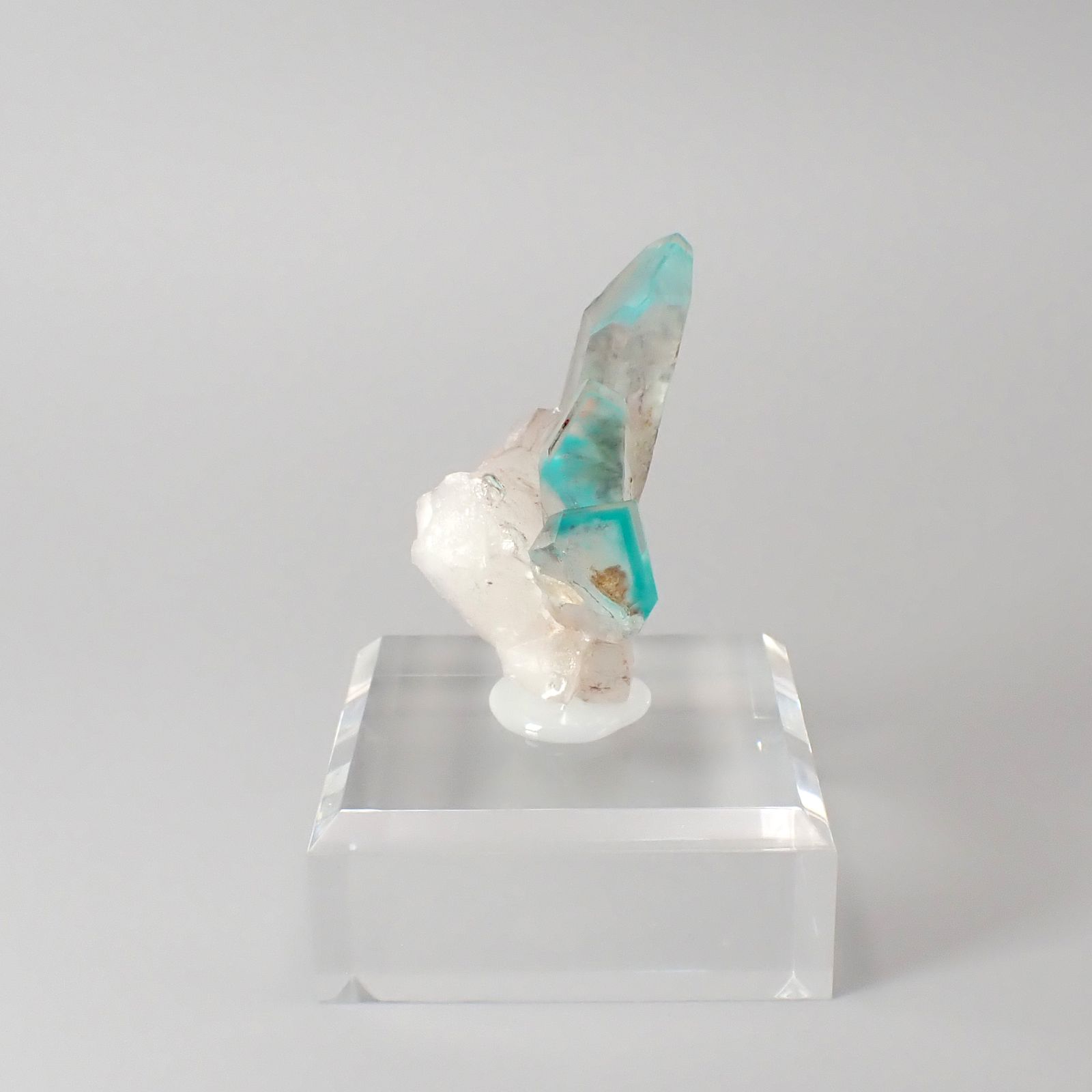 アホイトインクォーツ原石 南アフリカ・メッシーナ鉱山産 アクリル台座付き 97.35ct(19.47g) / 31x28x47.5mm前後 [260532291]