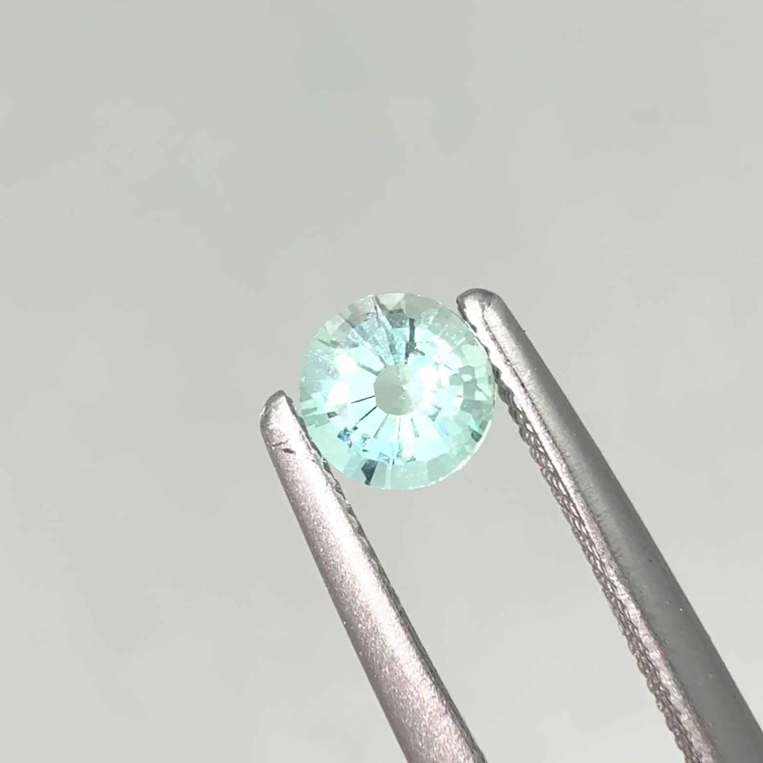 ミントベリル ナイジェリア産 0.25ct / 4x4mm前後 [250430194] | TOP