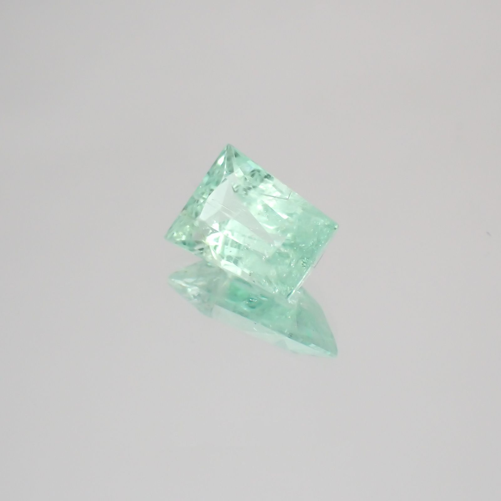 パライバトルマリン(宝石名トルマリン/別名パライバ・トルマリン) モザンビーク産 1.04ct 識別済[20063001]7.4×5.2mm前後