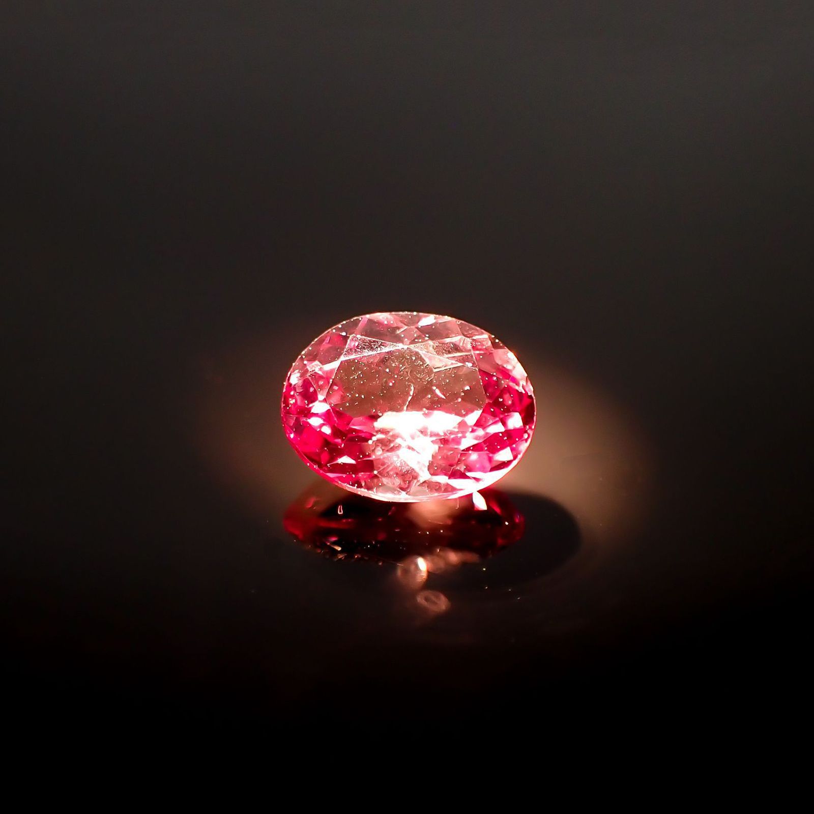 カラーシフトマラヤガーネット(宝石名ガーネット)タンザニア産 0.90ct 識別済[220115016]6.4x4.9mm前後