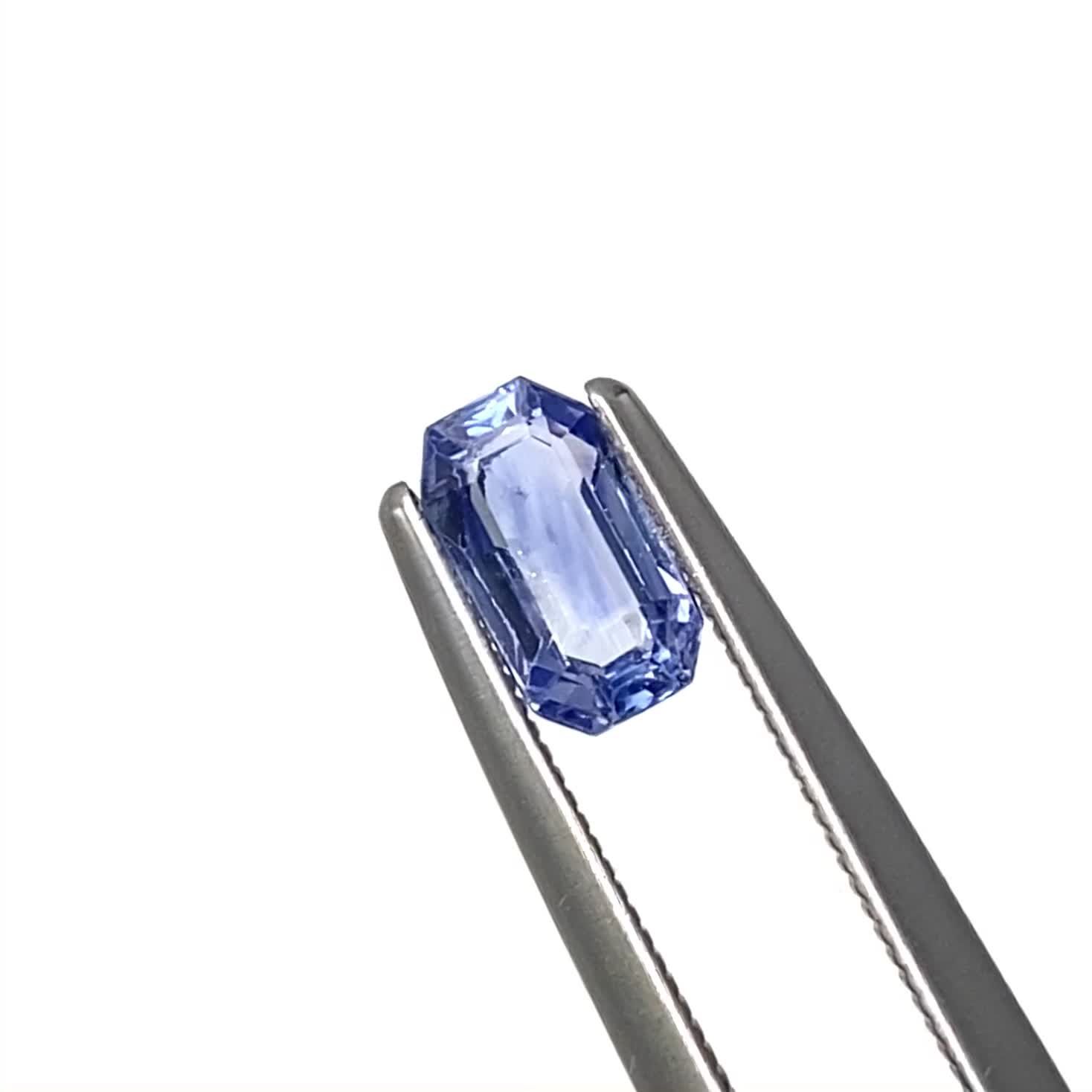 アイスブルーサファイア スリランカ産 0.89ct [241229585]6.8x3.8mm