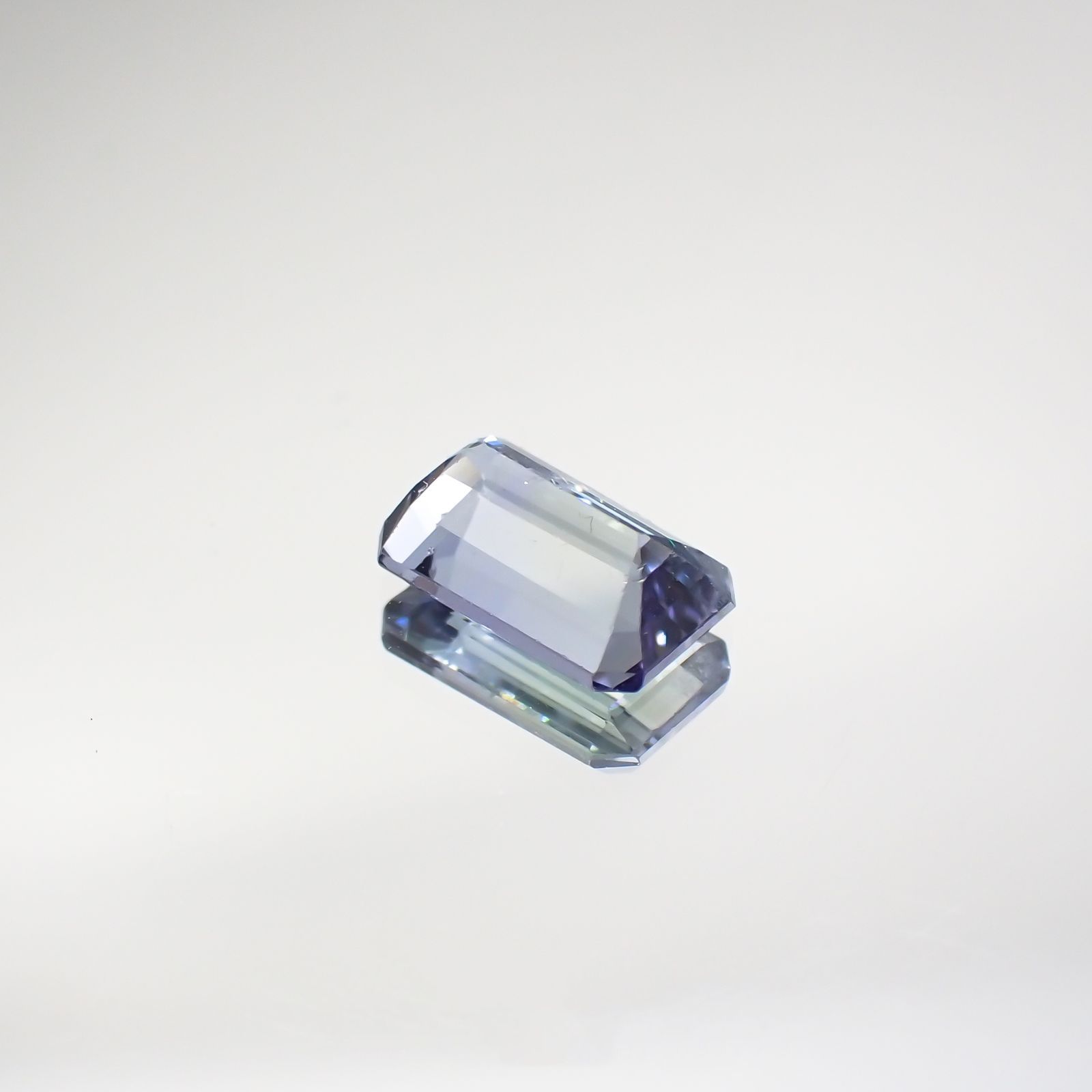 パーティカラータンザナイト(宝石名パーティカラード・ゾイサイト) タンザニア産 0.929ct ソ付(彩珠)[210711849]7×4.5mm前後