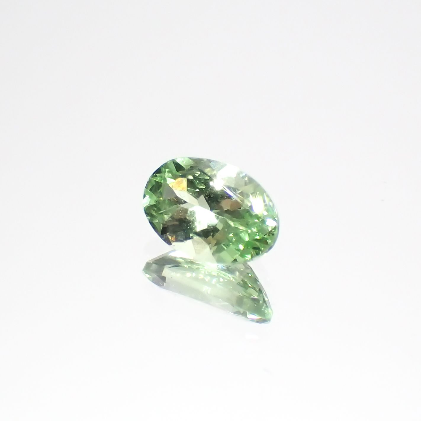 ミントガーネット タンザニア産 0.48ct[231023741]6.1x3.9mm前後
