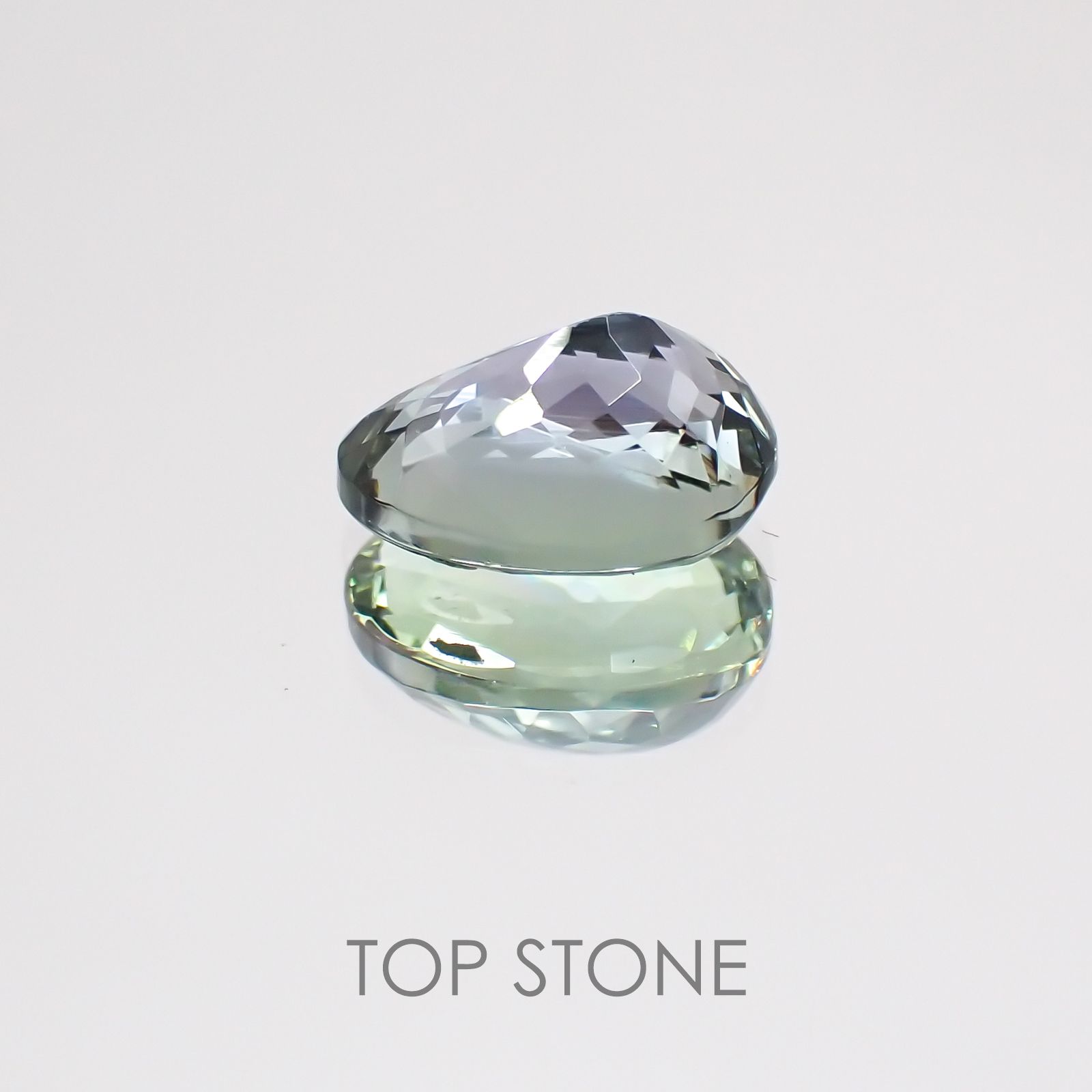 パーティカラータンザナイト(宝石名パーティカラード・ゾイサイト) タンザニア産 1.845ct ソ付(彩珠)[20021990]8.5×6.5mm前後