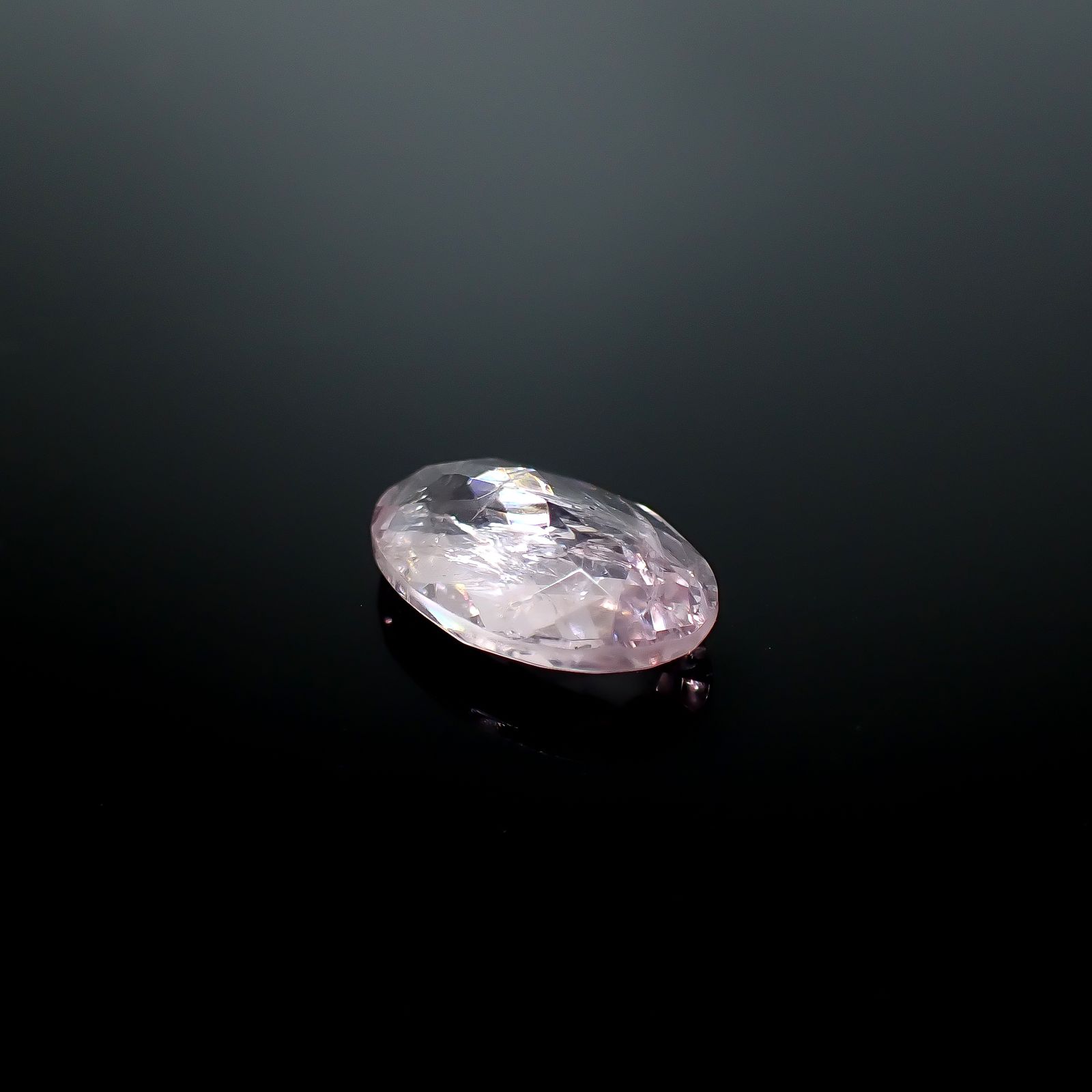 ◇チェッカーカット◇モルガナイト ブラジル産 3.93ct [250730870]13.9x9.2mm前後